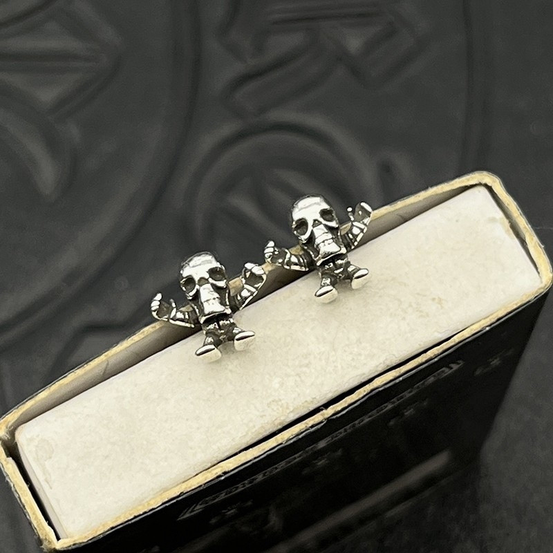 Ch**me He**ts skull earrings