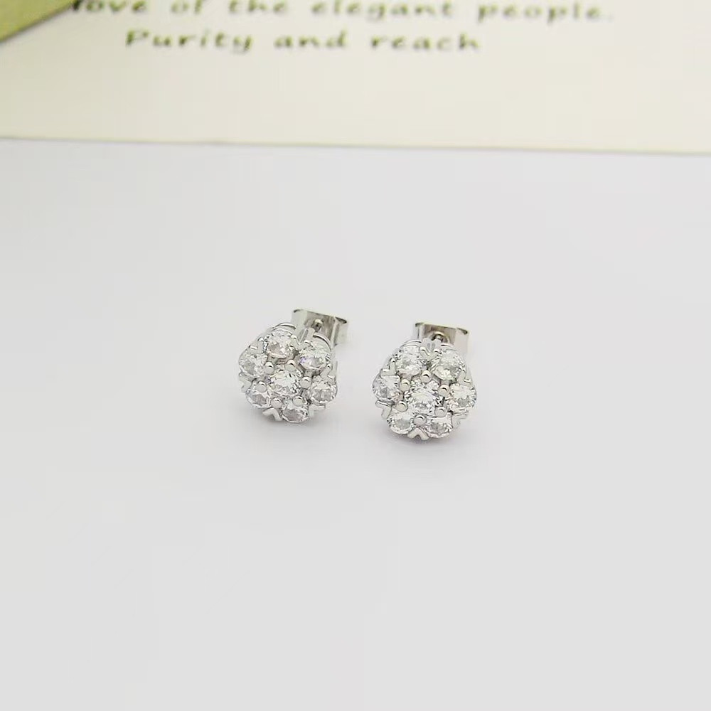 V*N CL*F & arpels fleurette earrings