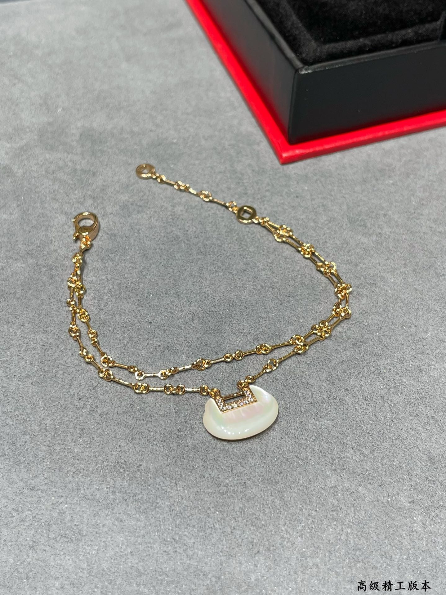 Qeelin YUYI Ruyi Mother-of-Pearl Bracelet