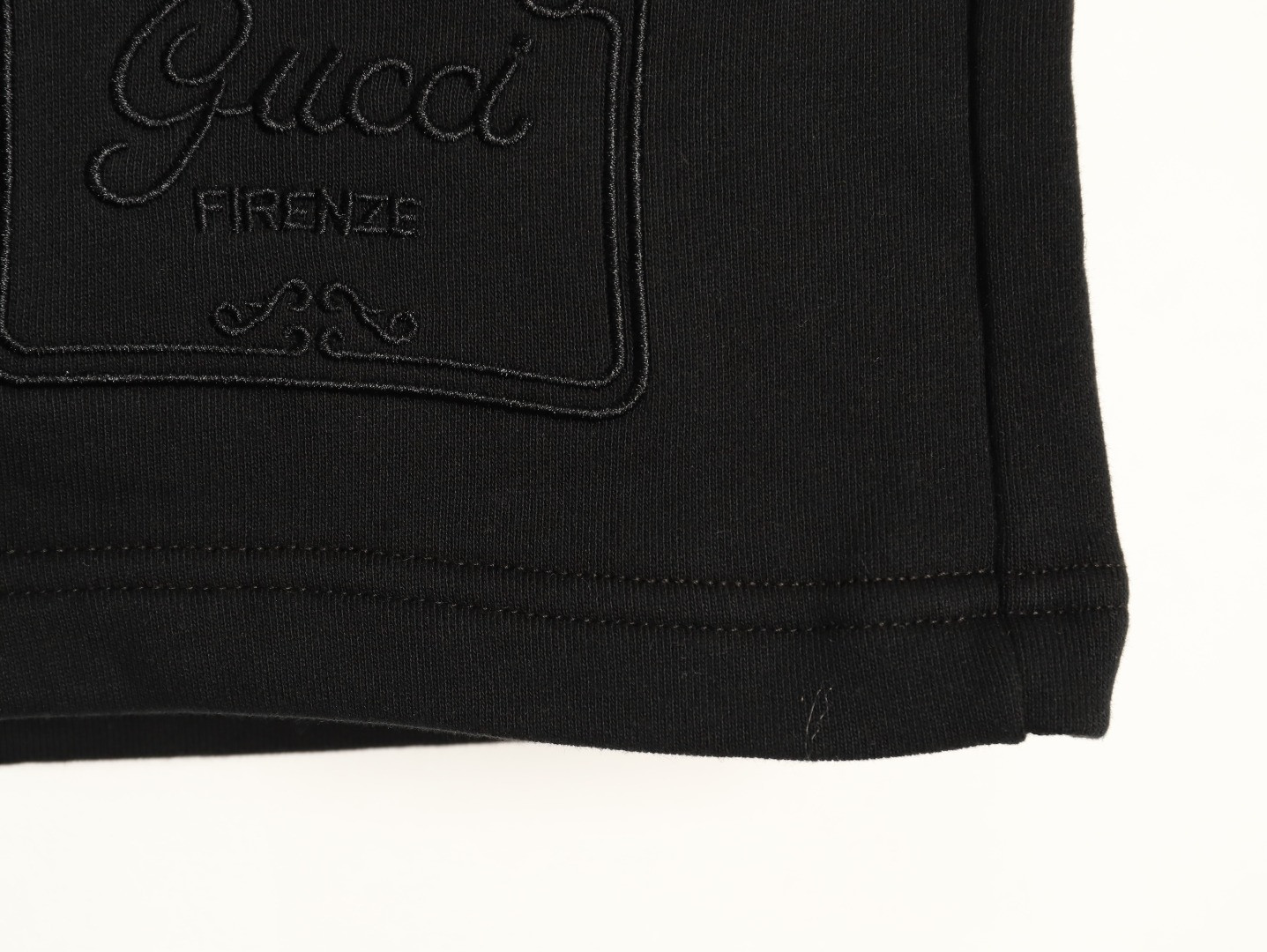 G*u*i shorts black