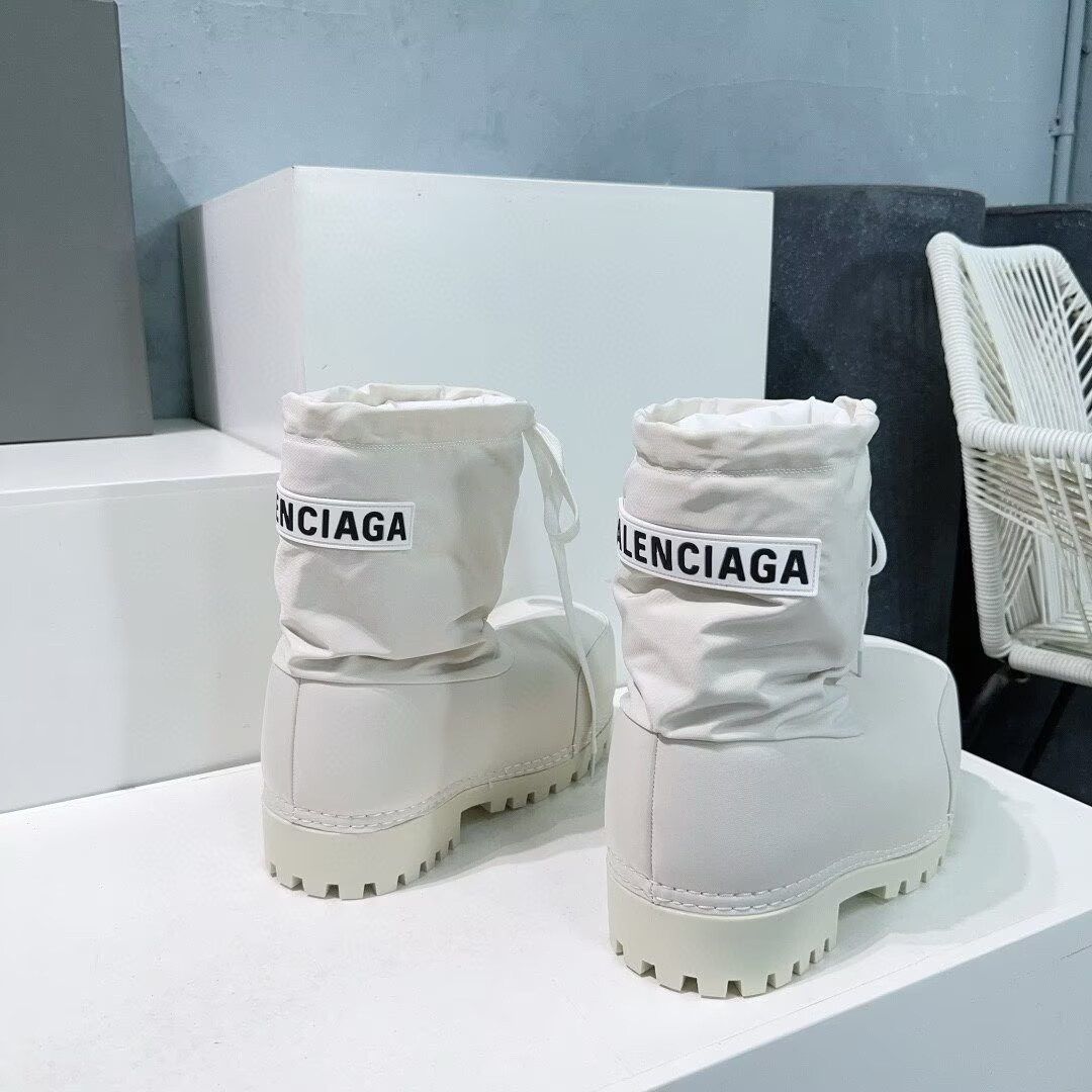 ua Ba*len*cia*ga boot