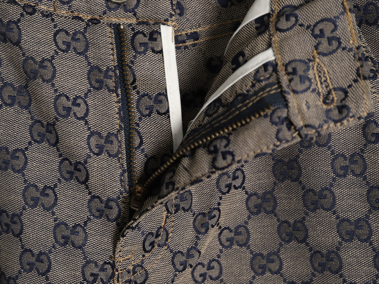 G*u*i 26ss shorts suit