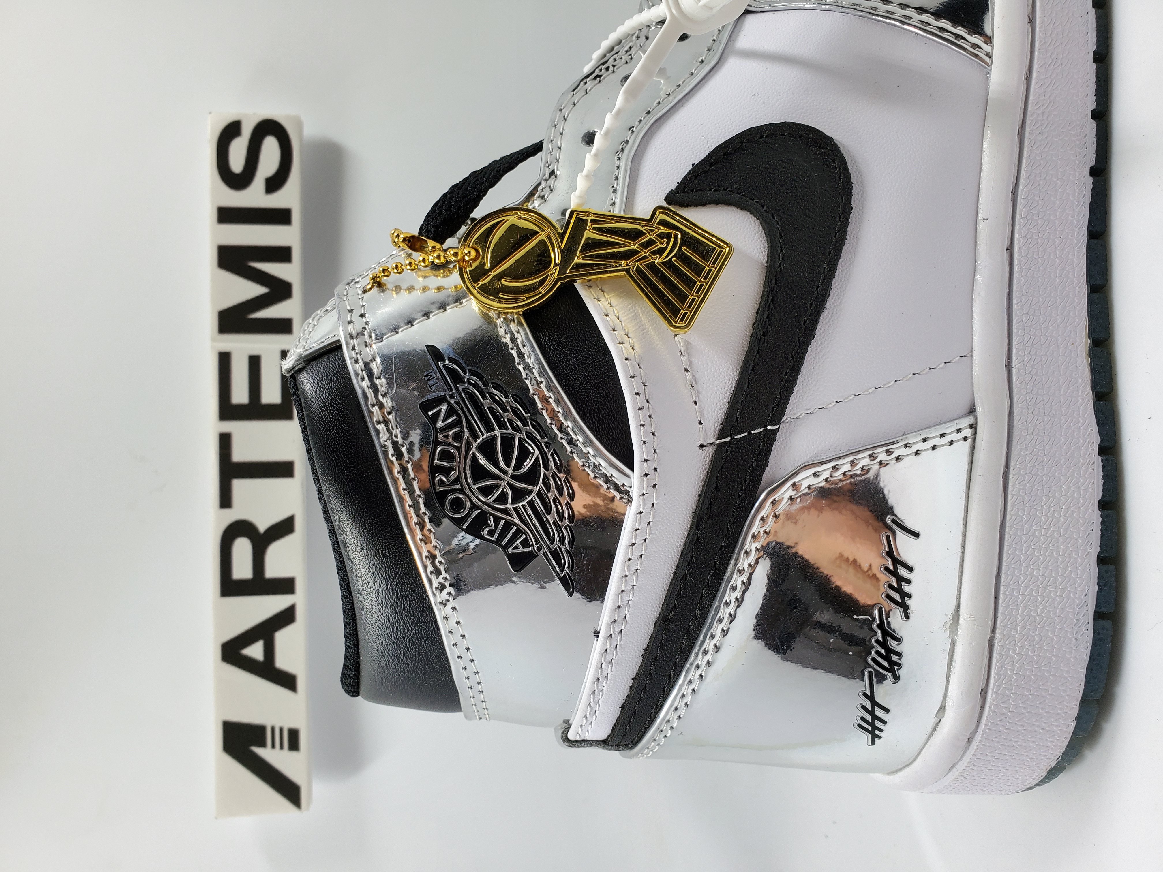 Air Jordan 1 Retro High Think 16 (Pass the Torch)