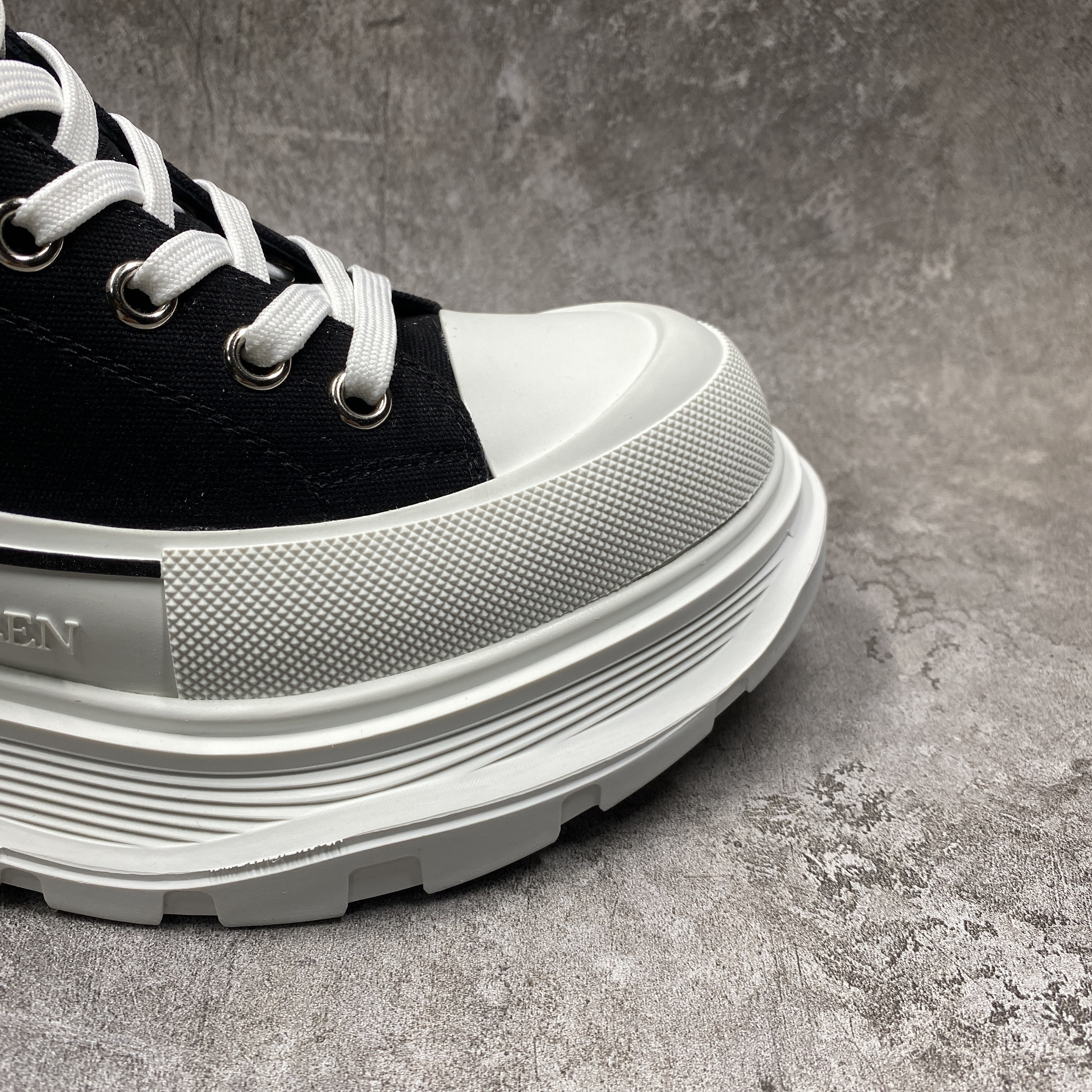 ale*d*r M*Q*en tread slick high lace up boot black white