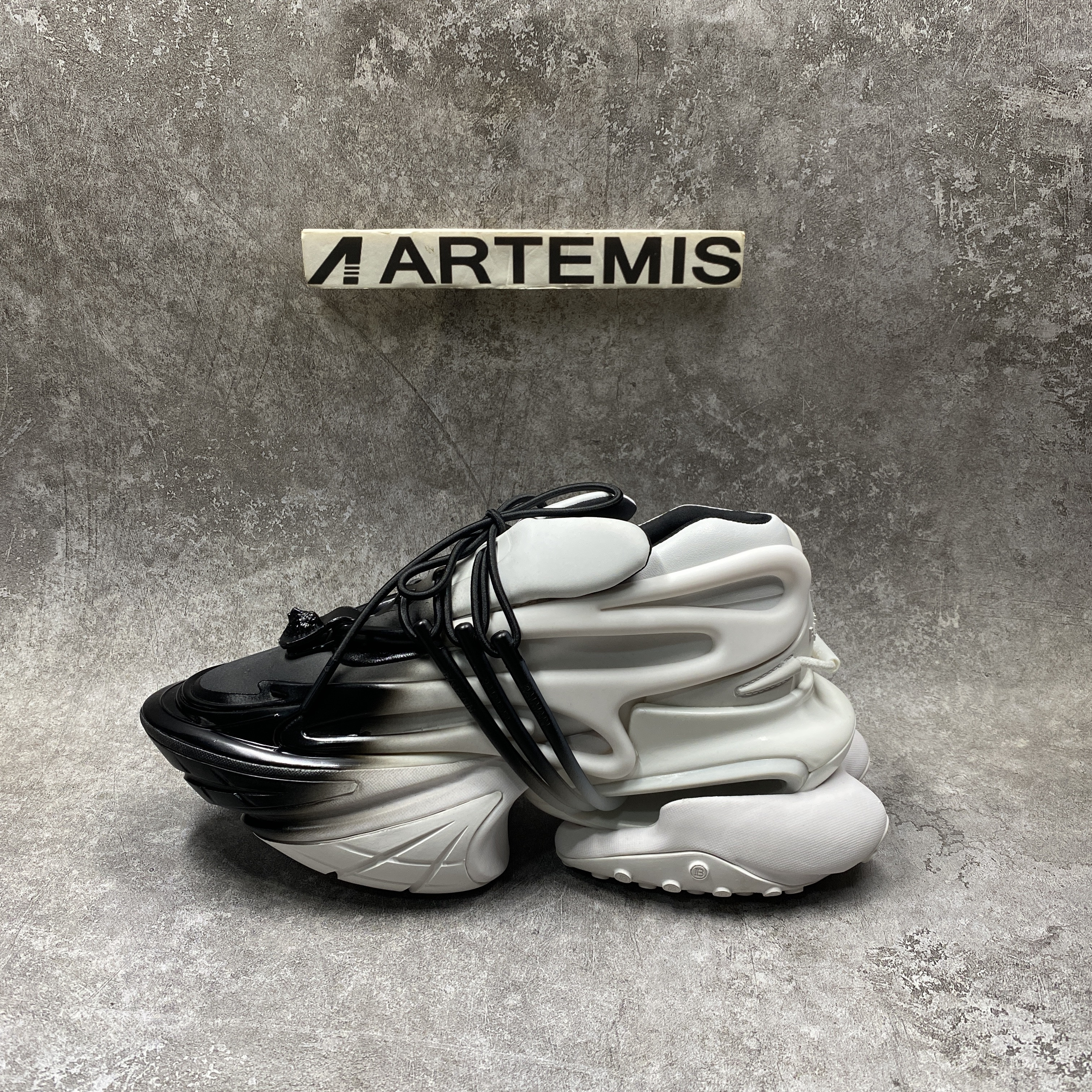 Balmain Unicorn Low White Black Gradient