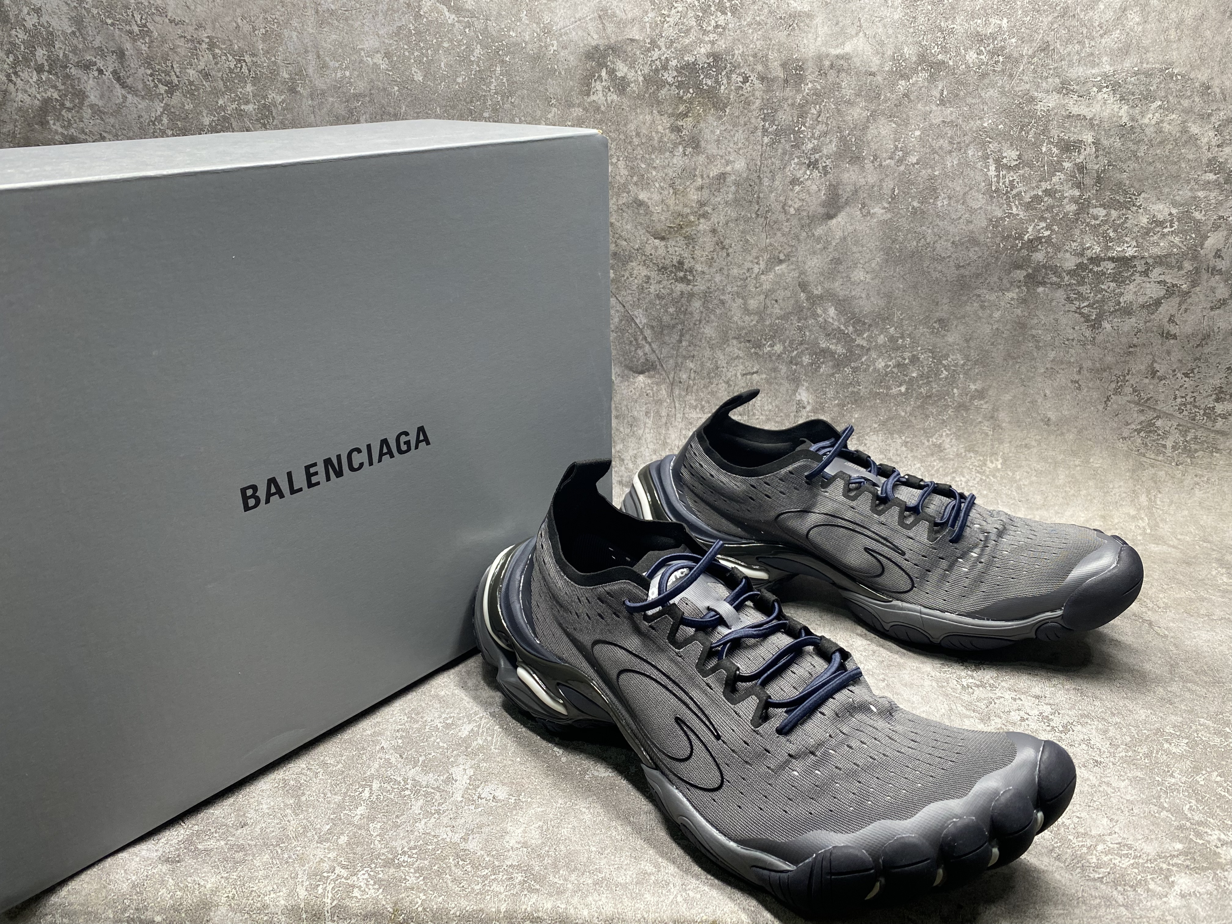 ua ba*len*cia*ga anaT0mic runner sneakers