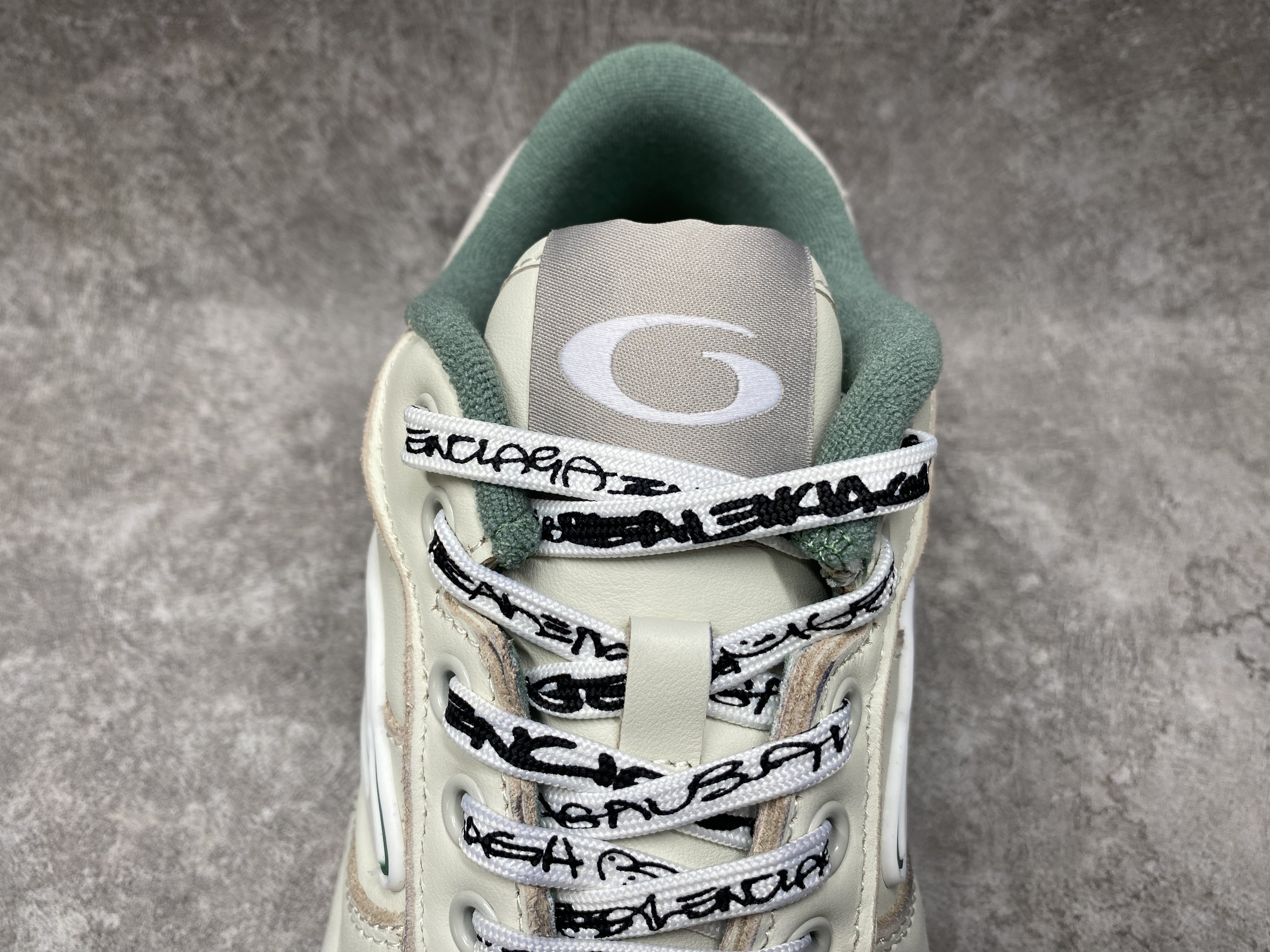 ua Ba*len*cia*ga hamptons worn-out sneaker (run one size large)