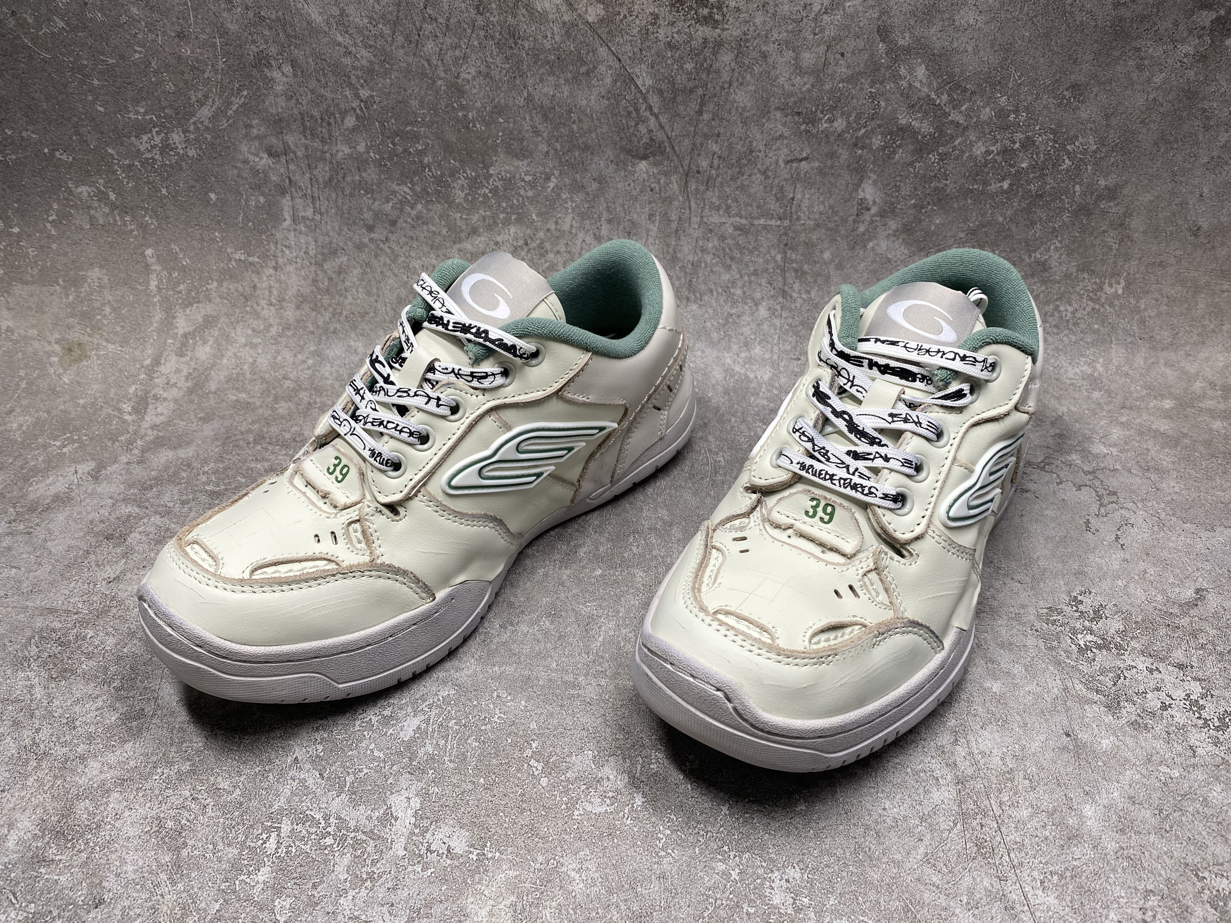 ua Ba*len*cia*ga hamptons worn-out sneaker (run one size large)
