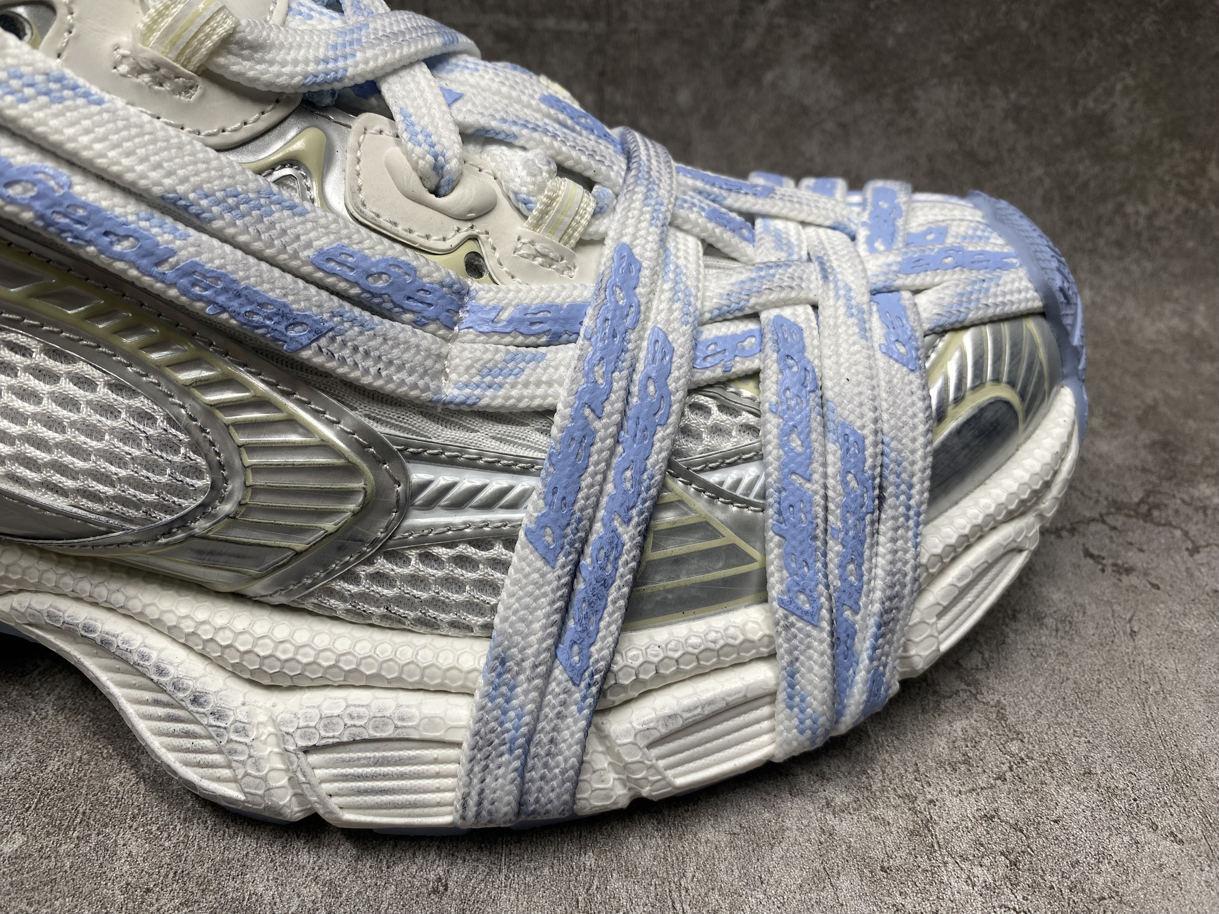 ua Ba*len*cia*ga 3xl extreme laces logo sneaker(run one size large)