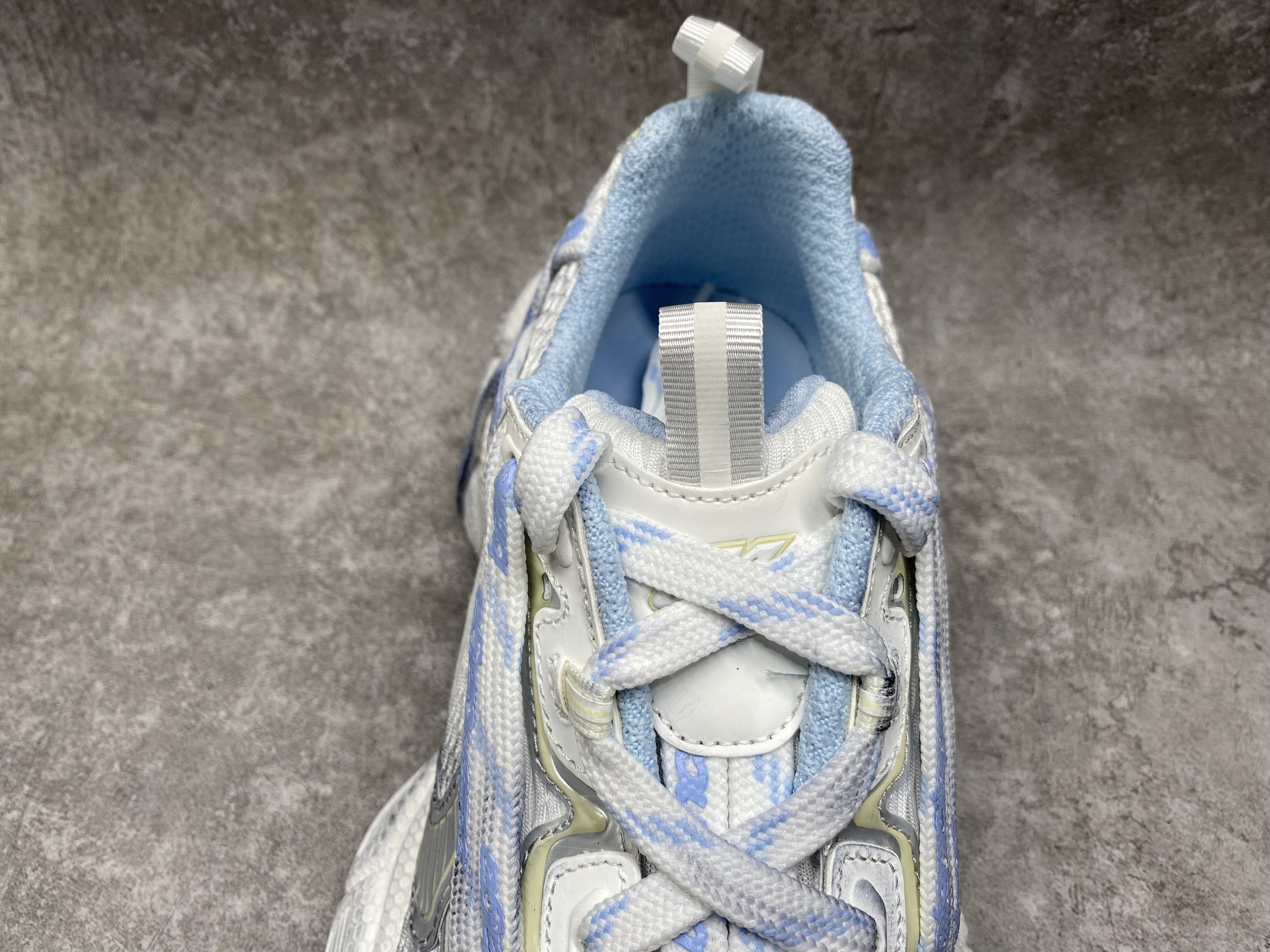 ua Ba*len*cia*ga 3xl extreme laces logo sneaker(run one size large)