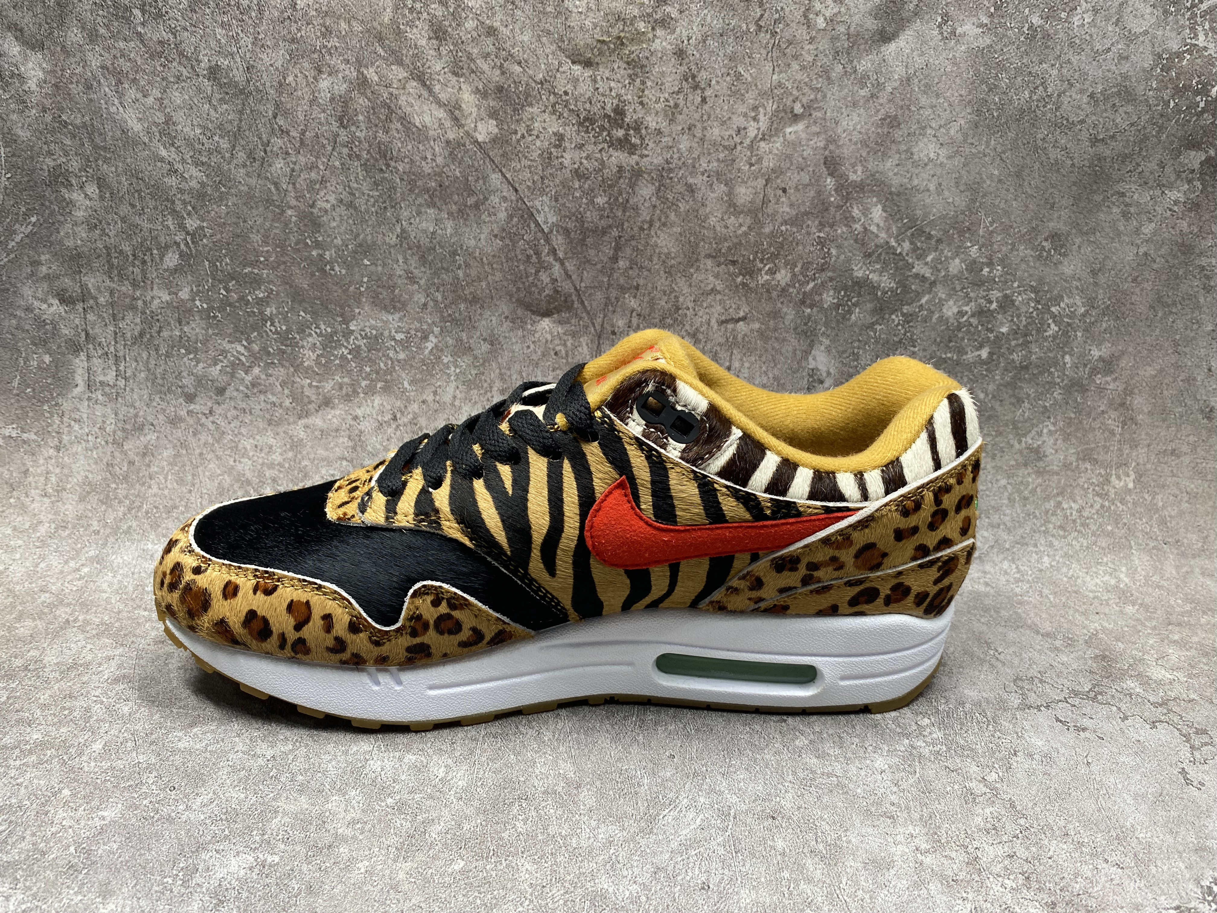 UA Nike Air Max 1