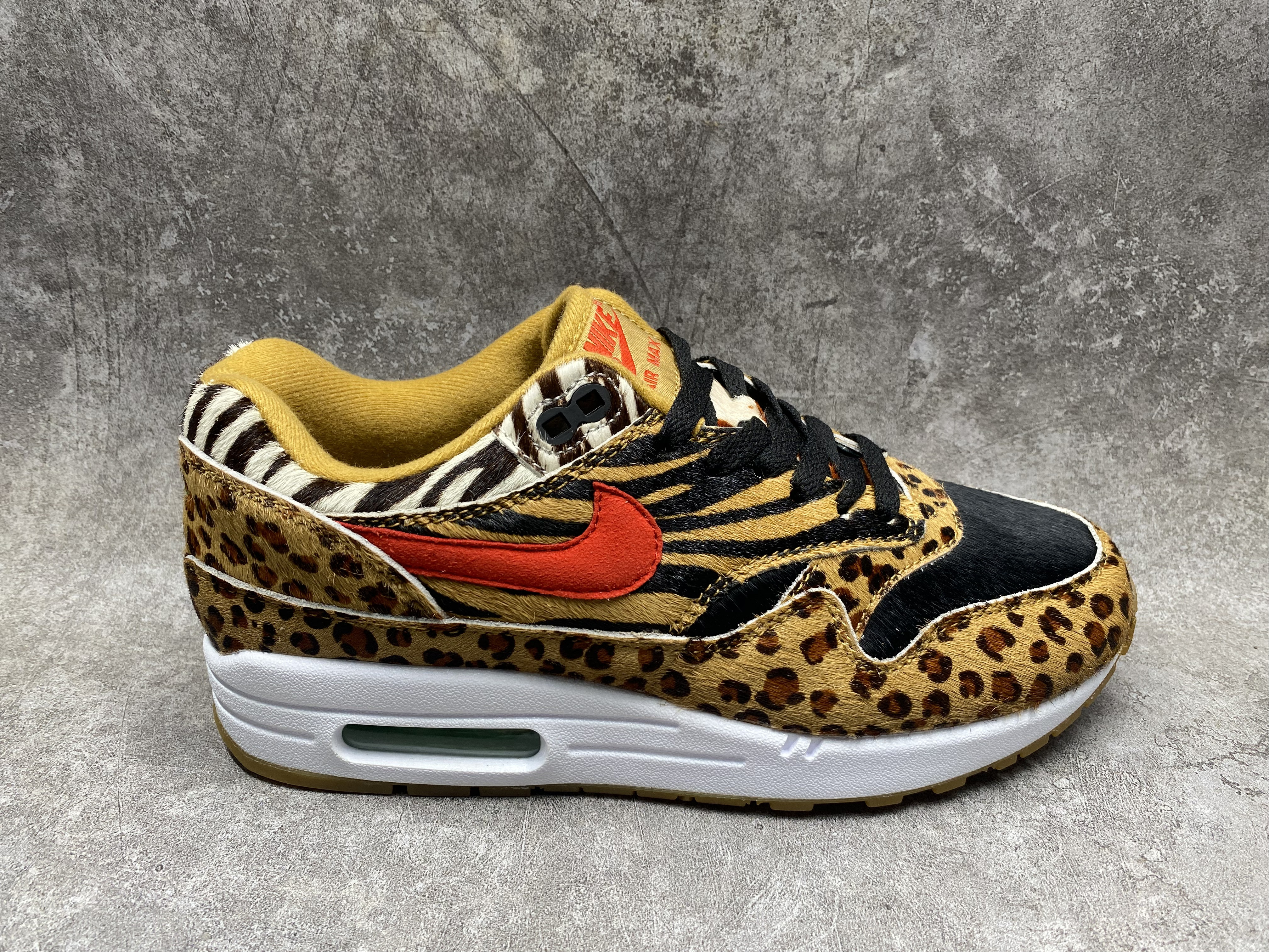 UA Nike Air Max 1