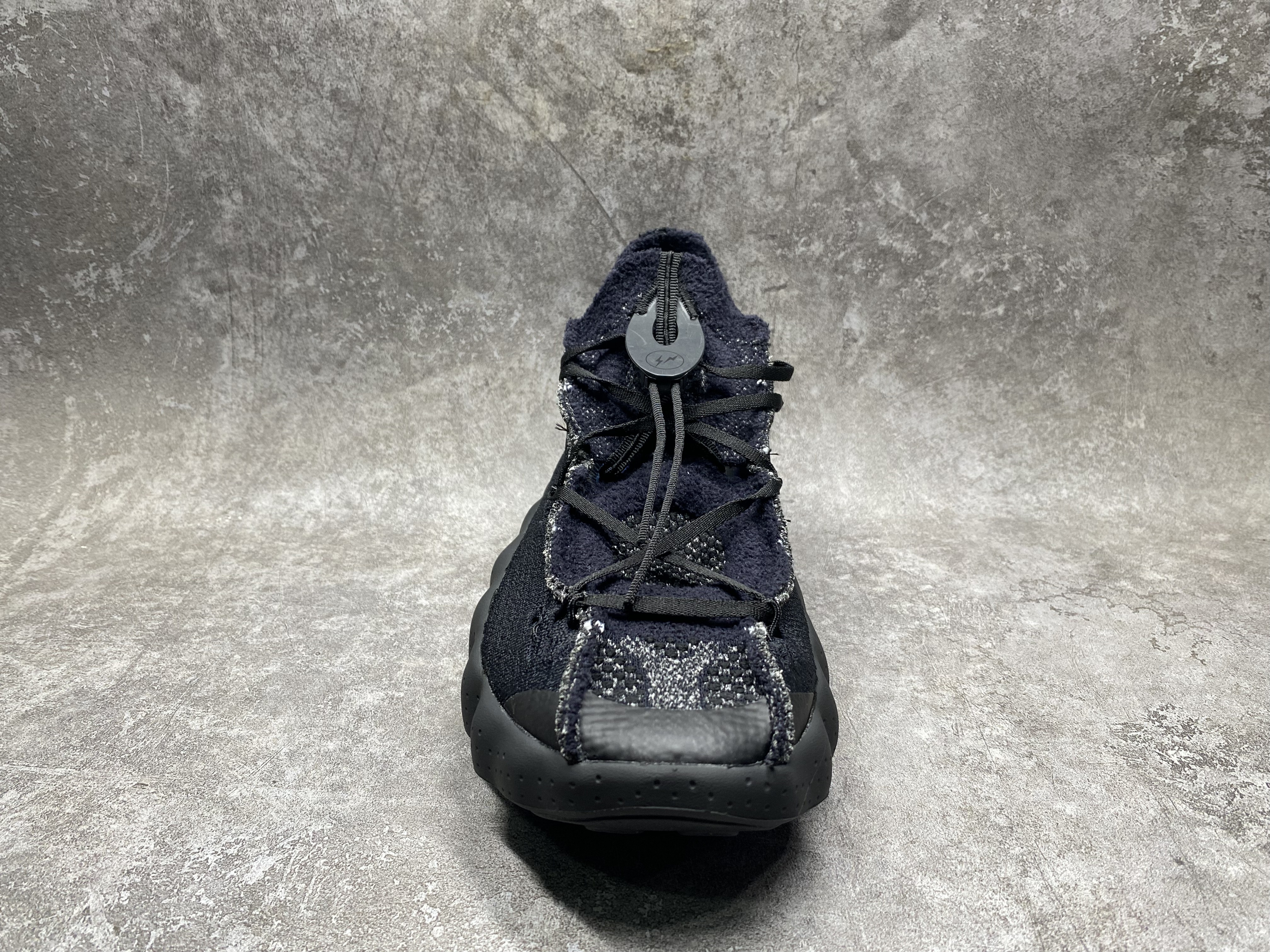 UA Nike Mind 002 Flyknit