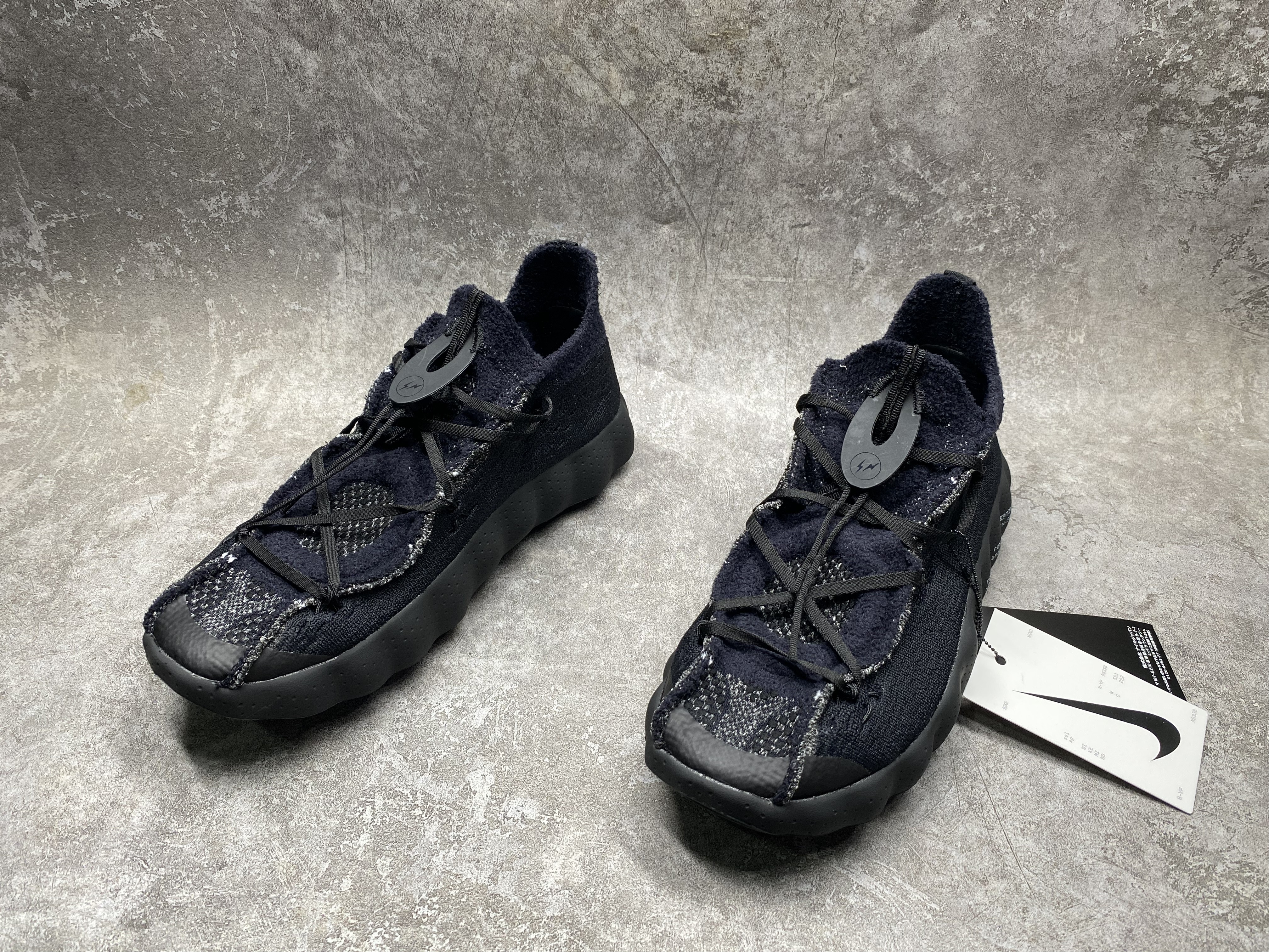 UA Nike Mind 002 Flyknit