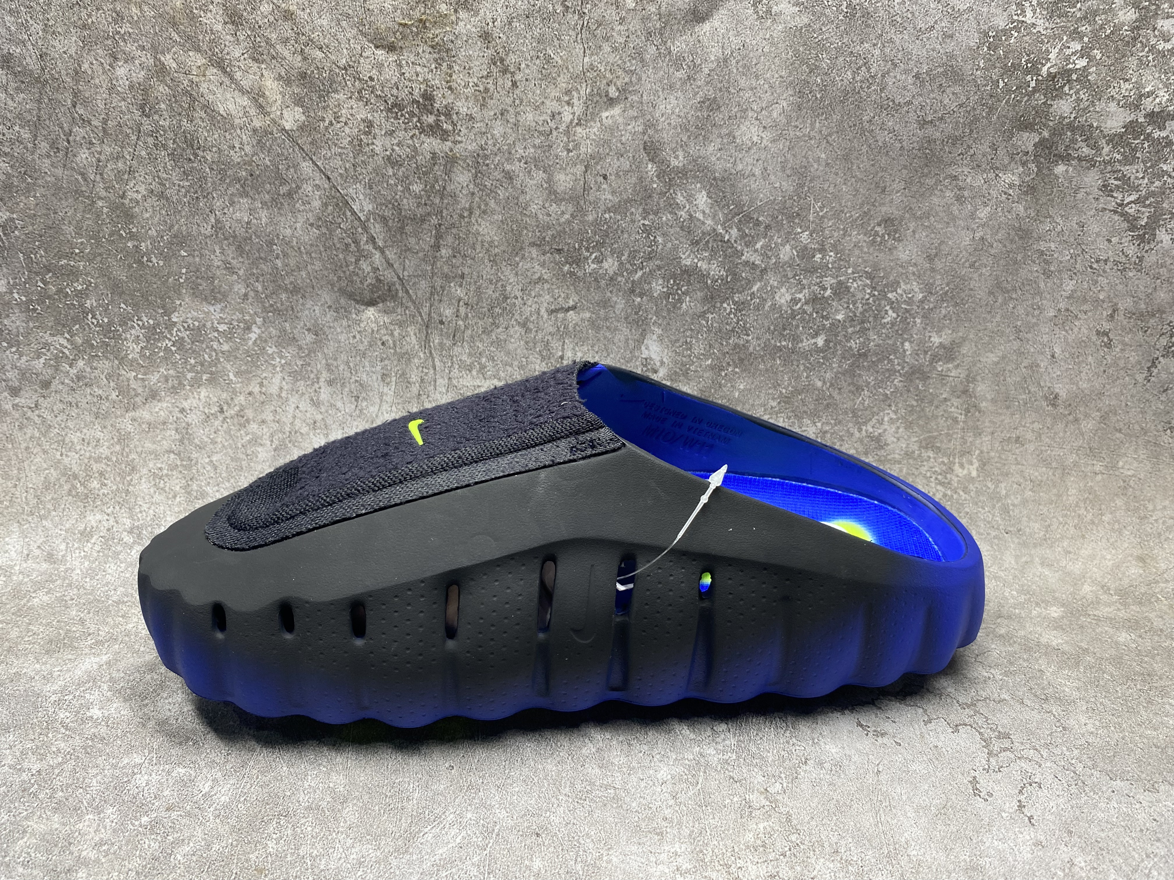 Nike Mind 001 Slide (Runs one size small)
