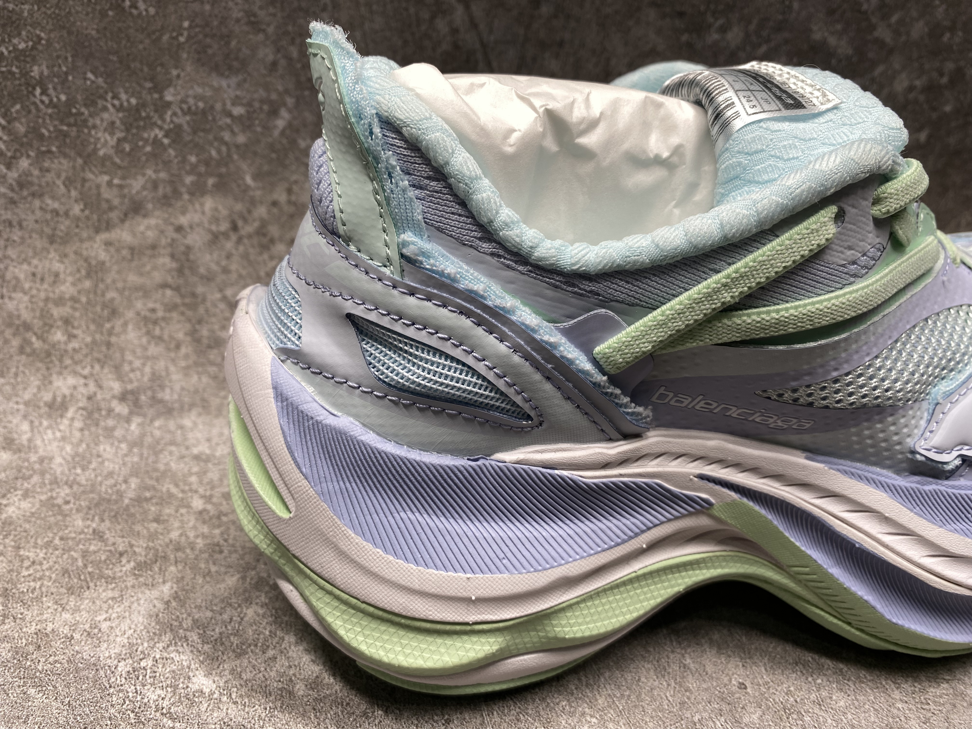 ua Ba*len*cia*ga jet sneakers(run one size large)