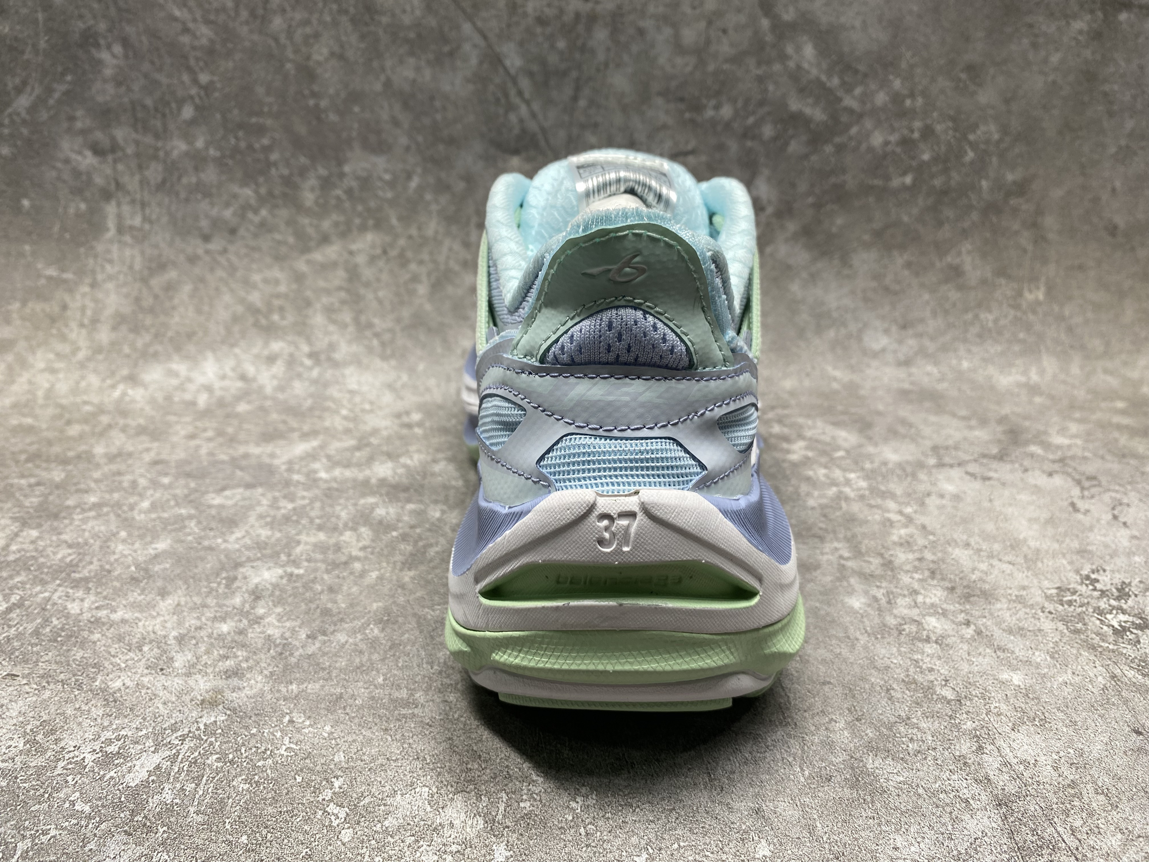 ua Ba*len*cia*ga jet sneakers(run one size large)