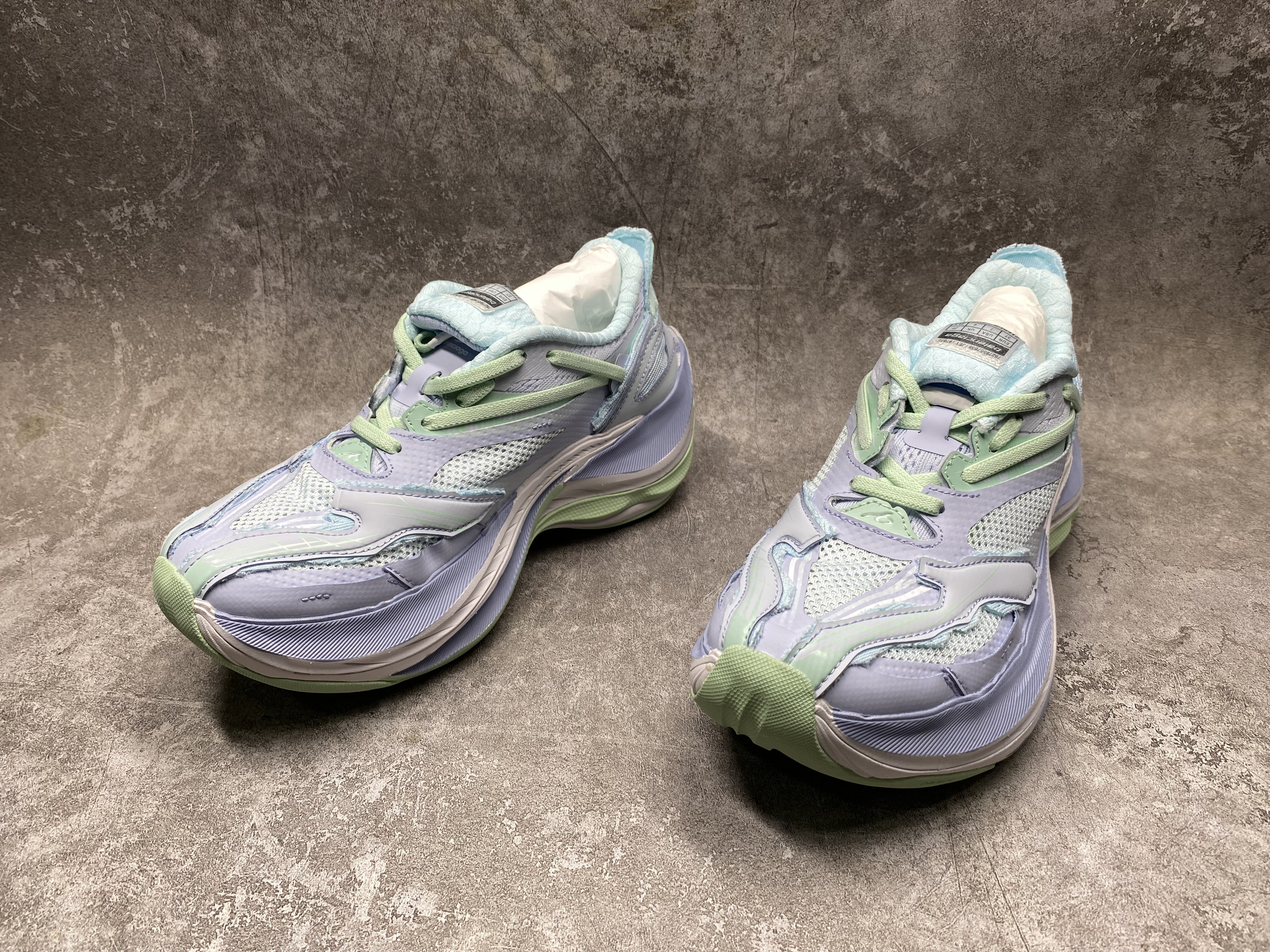 ua Ba*len*cia*ga jet sneakers(run one size large)