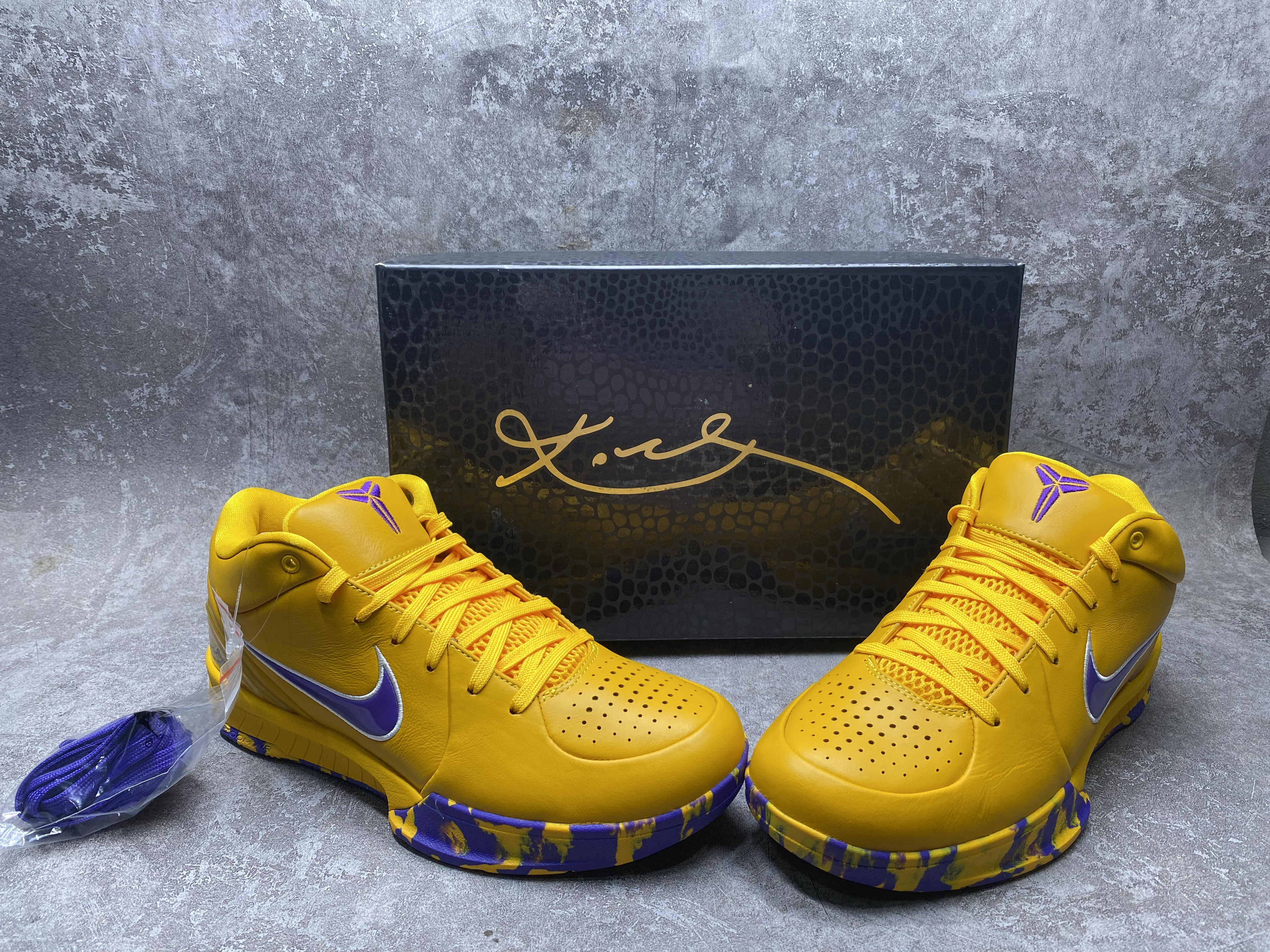 UA NIKE ZOOM KOBE 4