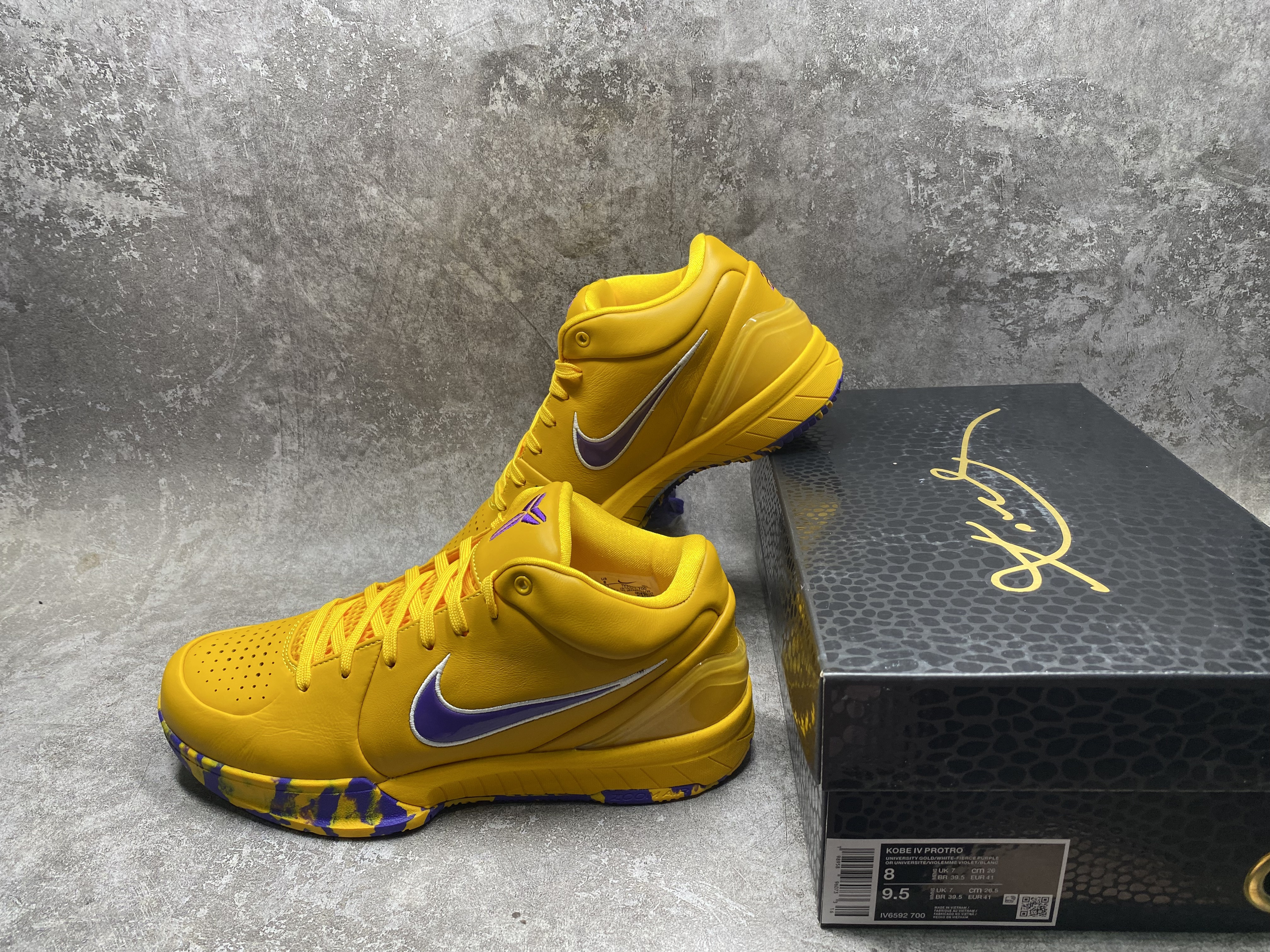 UA NIKE ZOOM KOBE 4