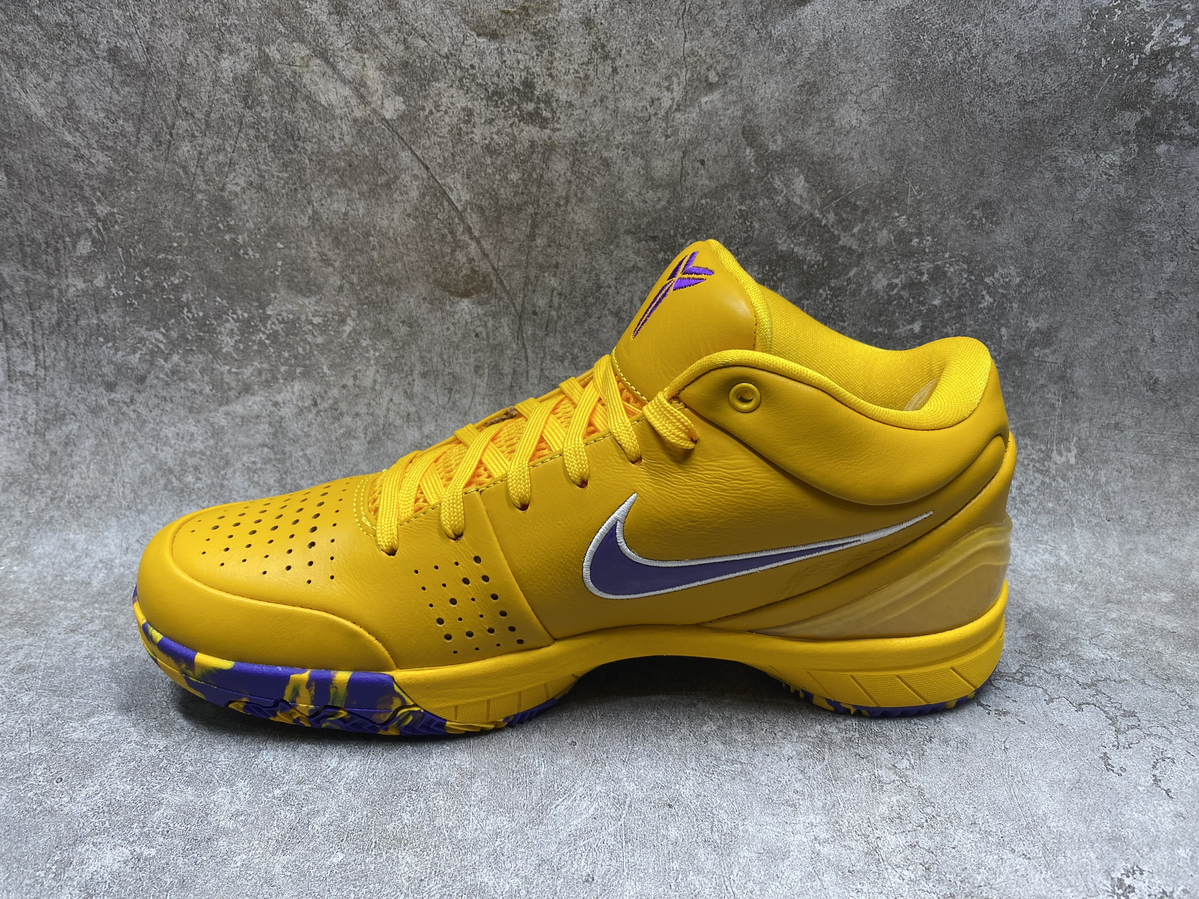 UA NIKE ZOOM KOBE 4