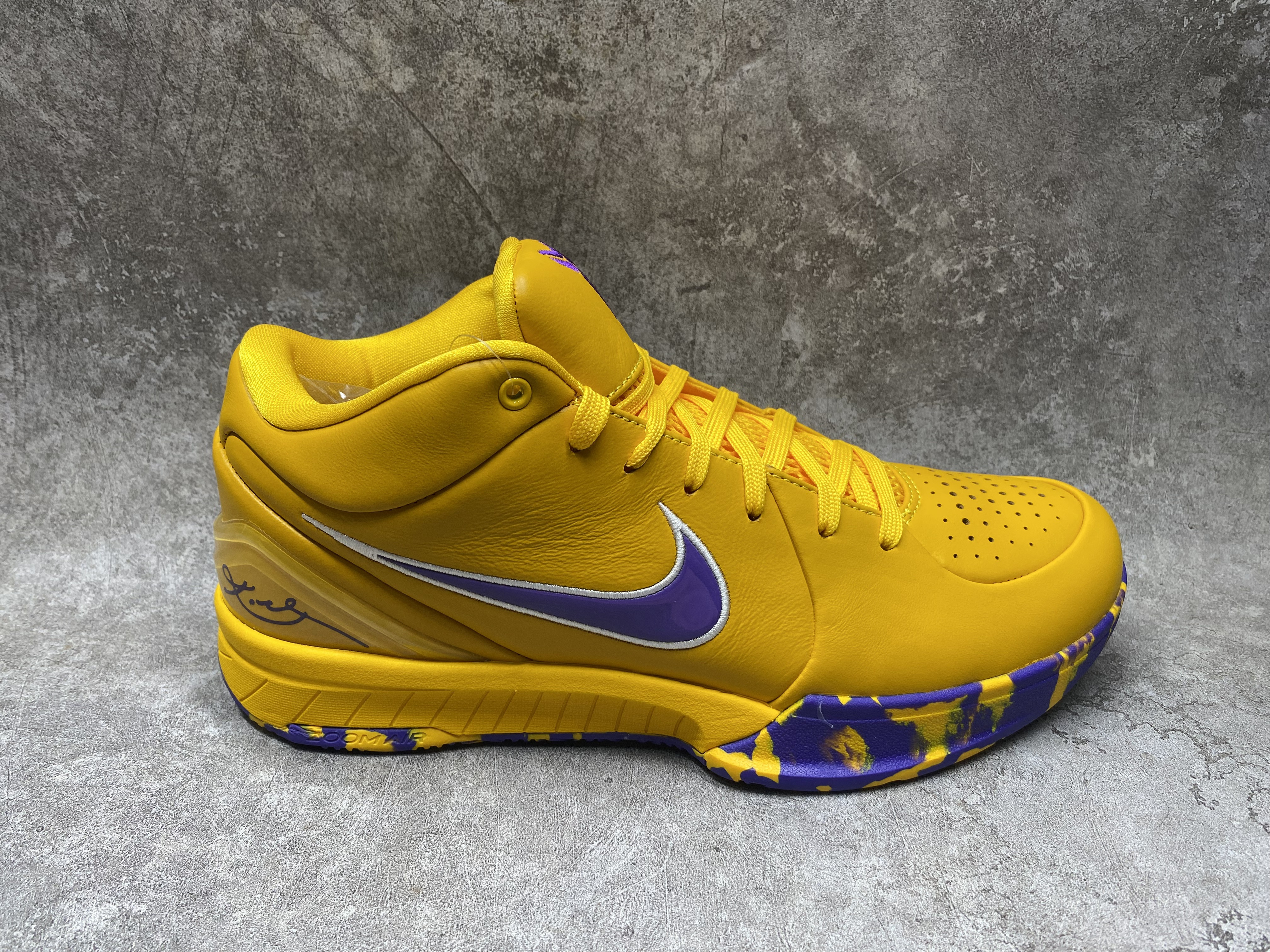UA NIKE ZOOM KOBE 4