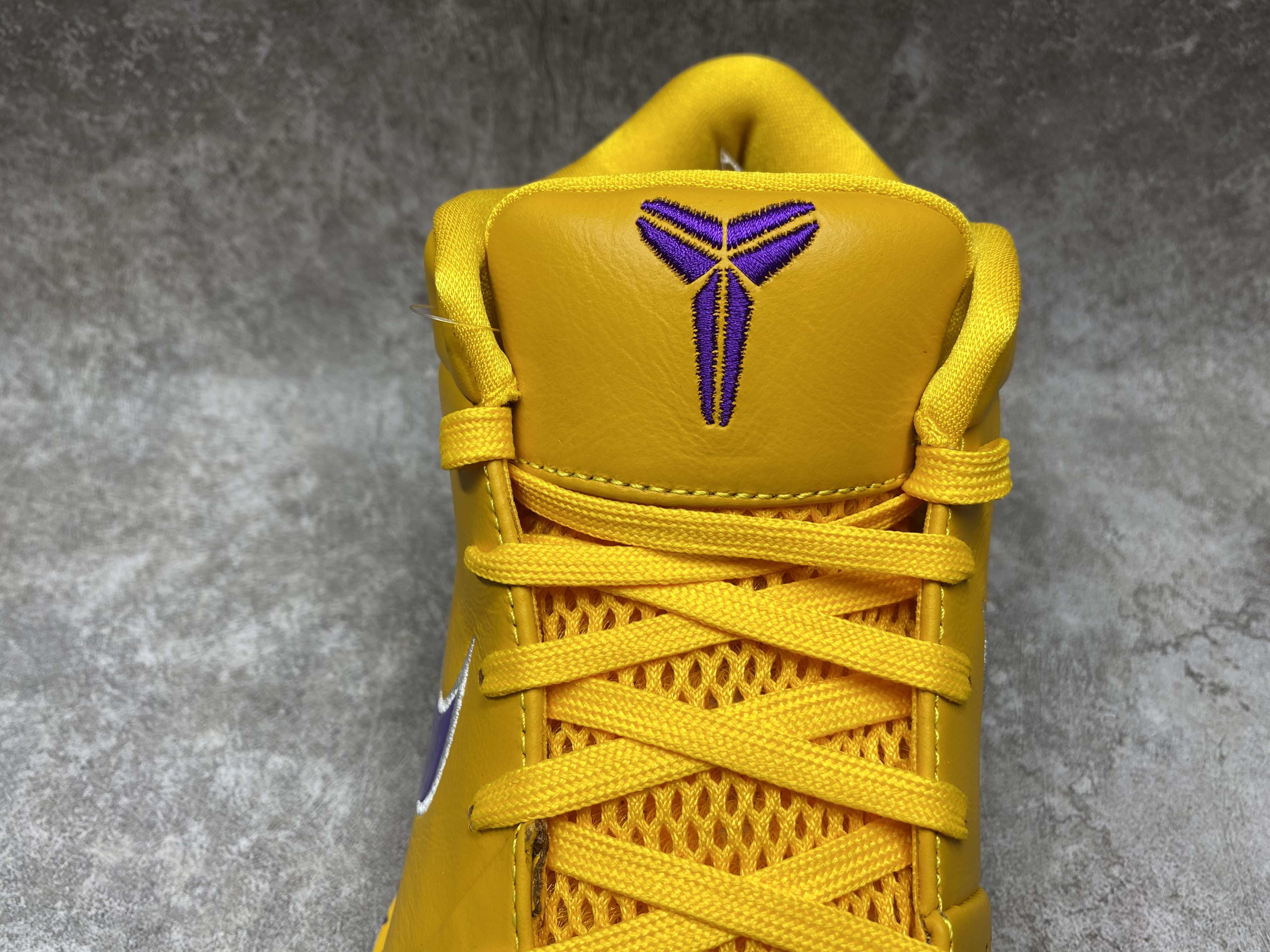UA NIKE ZOOM KOBE 4