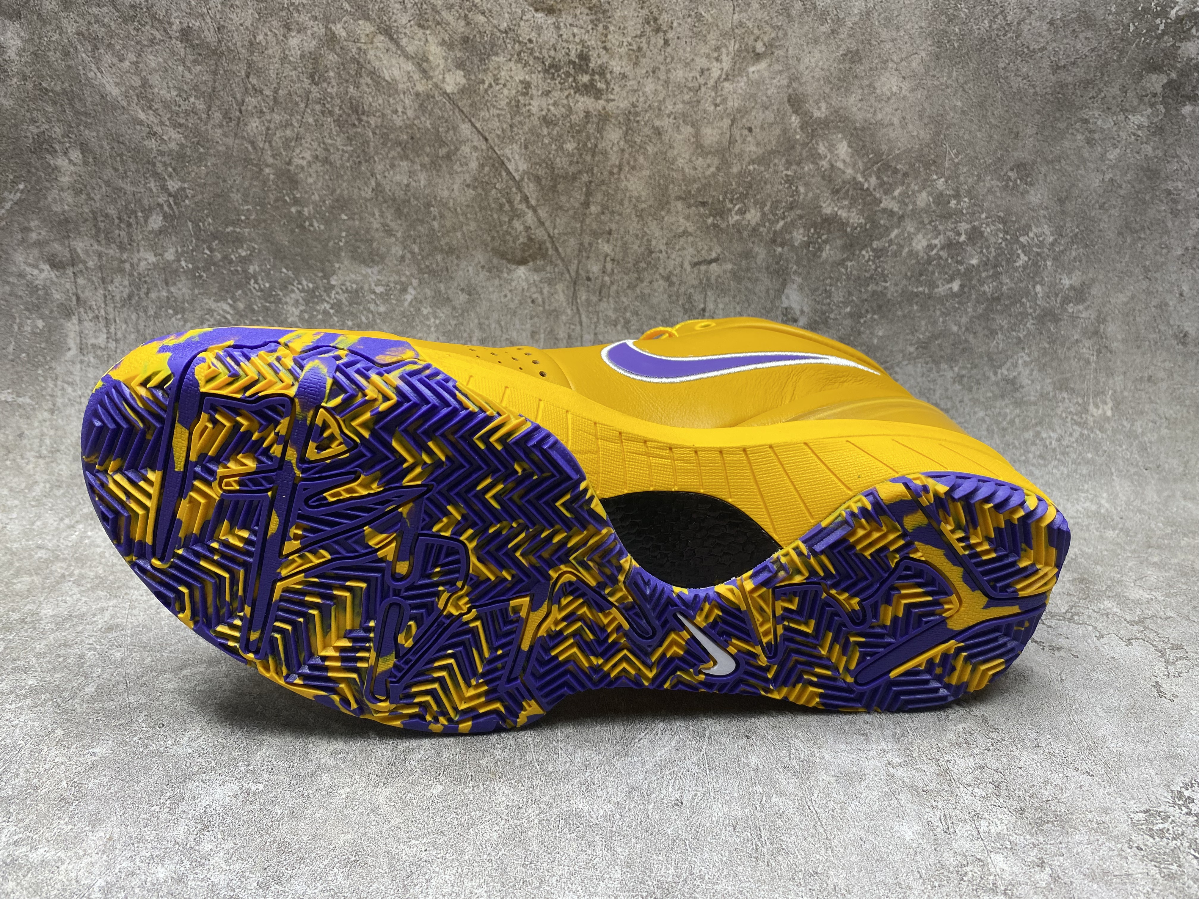 UA NIKE ZOOM KOBE 4