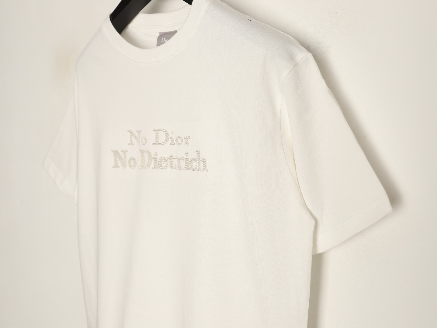 D*or short-sleeved t-shirt
