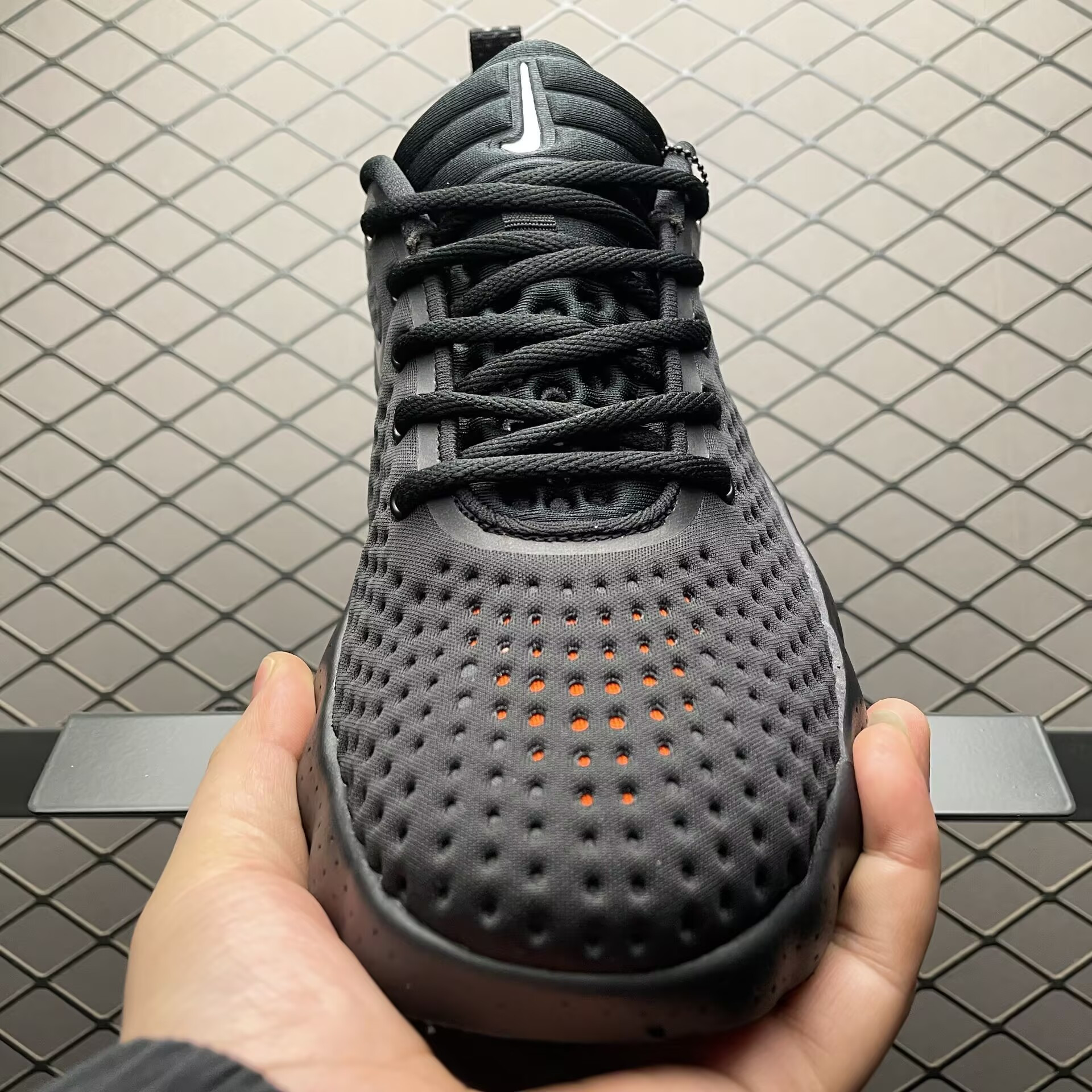UA Nike Mind 002