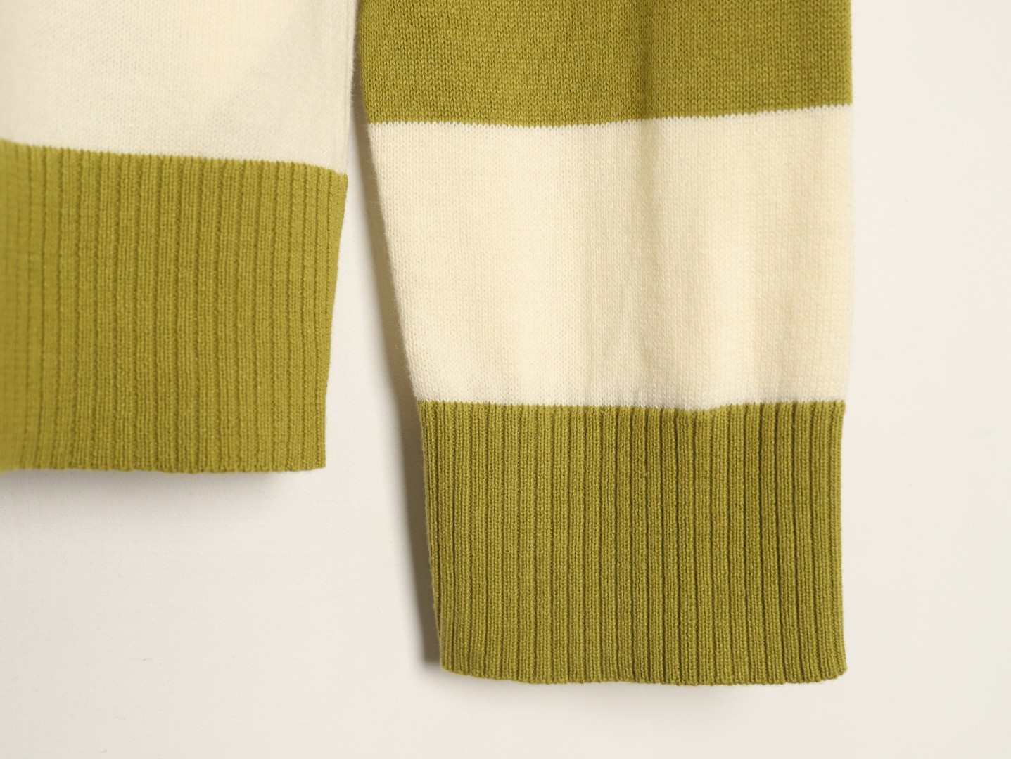 AMI Paris Long-sleeved Knitting Cardigan