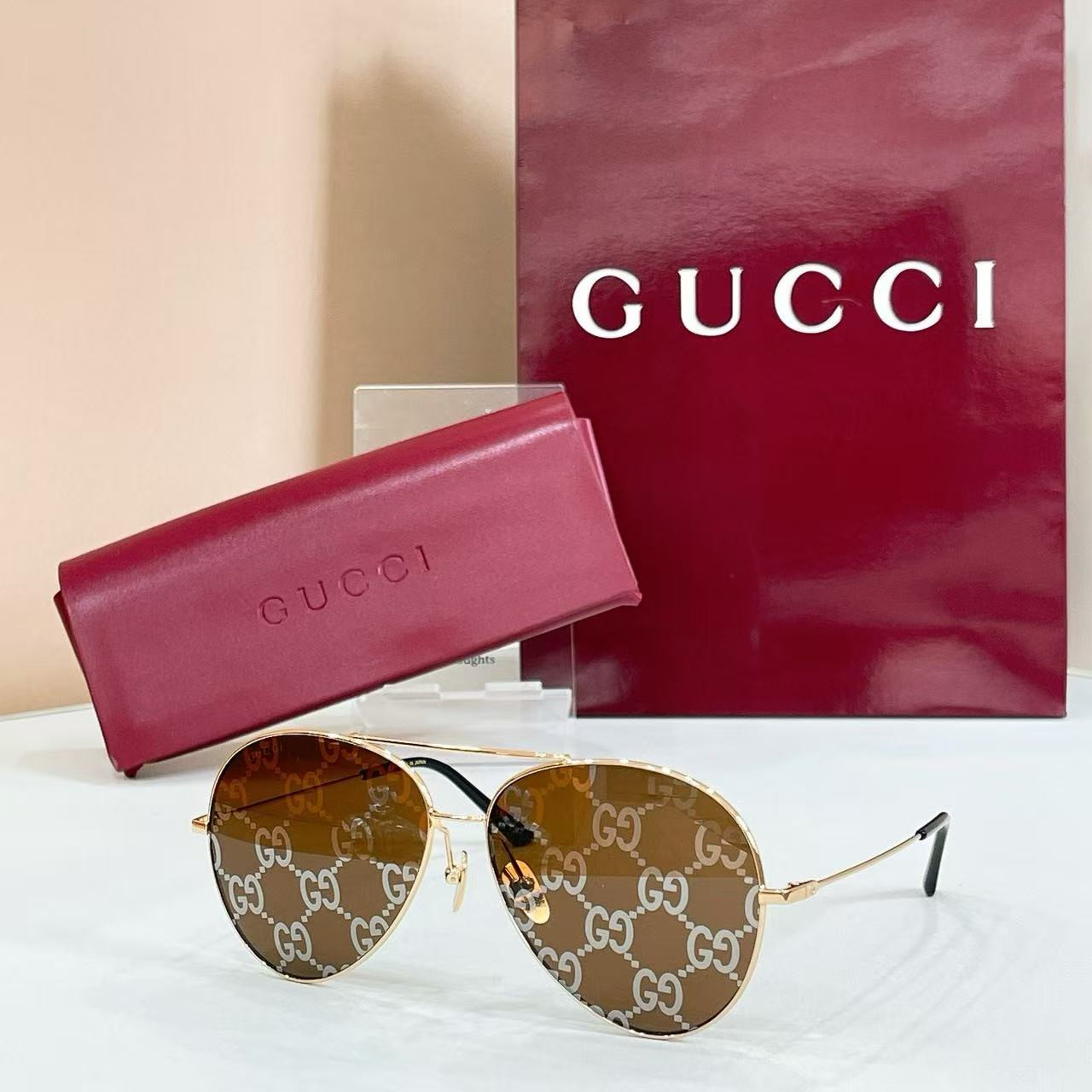 G*u*i glasses
