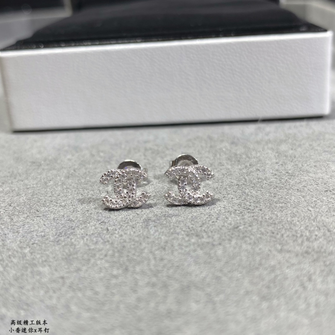 Ch*el mini Ch*el earrings 0.6cm