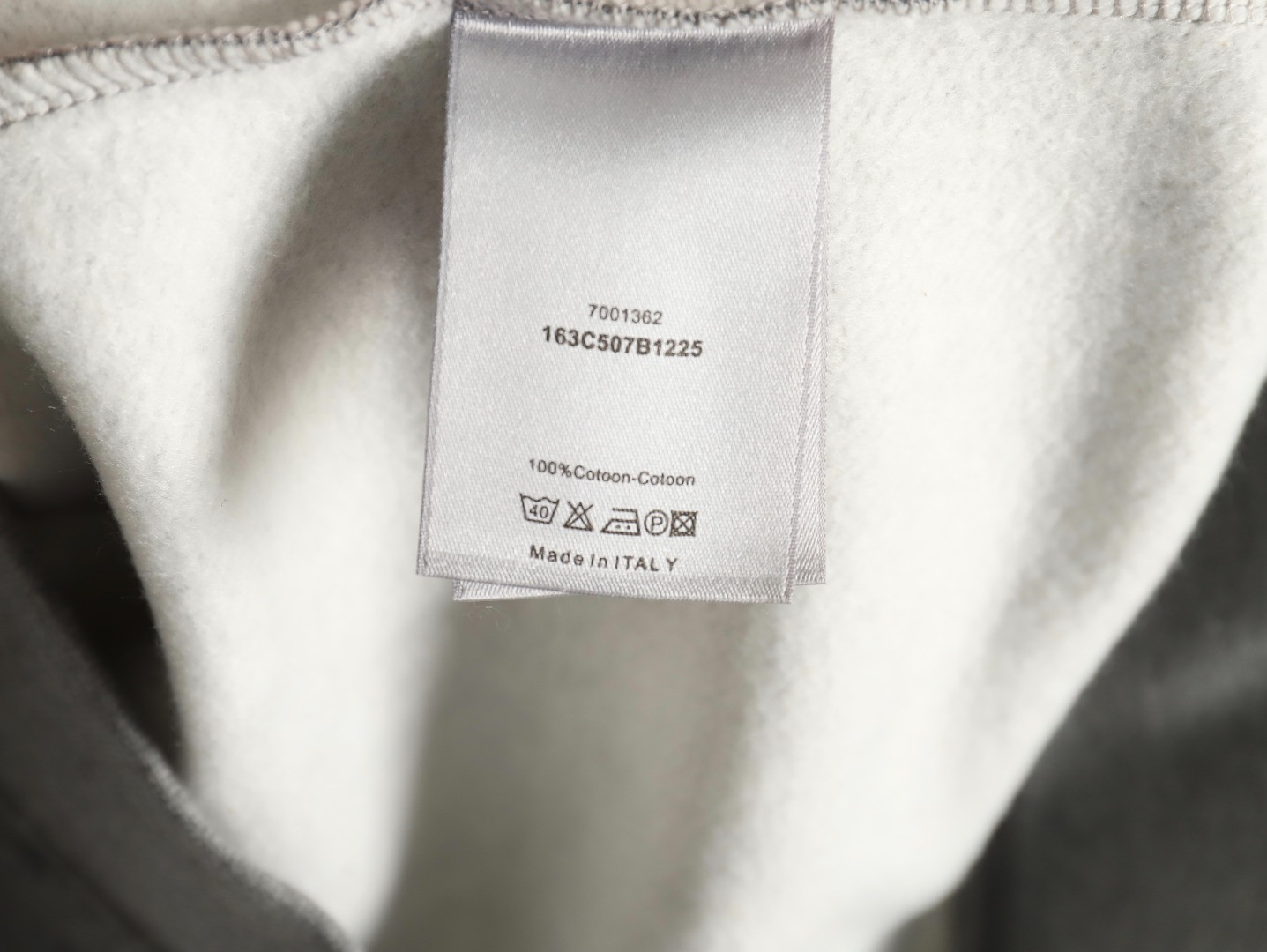 D*or short-sleeved t-shirt