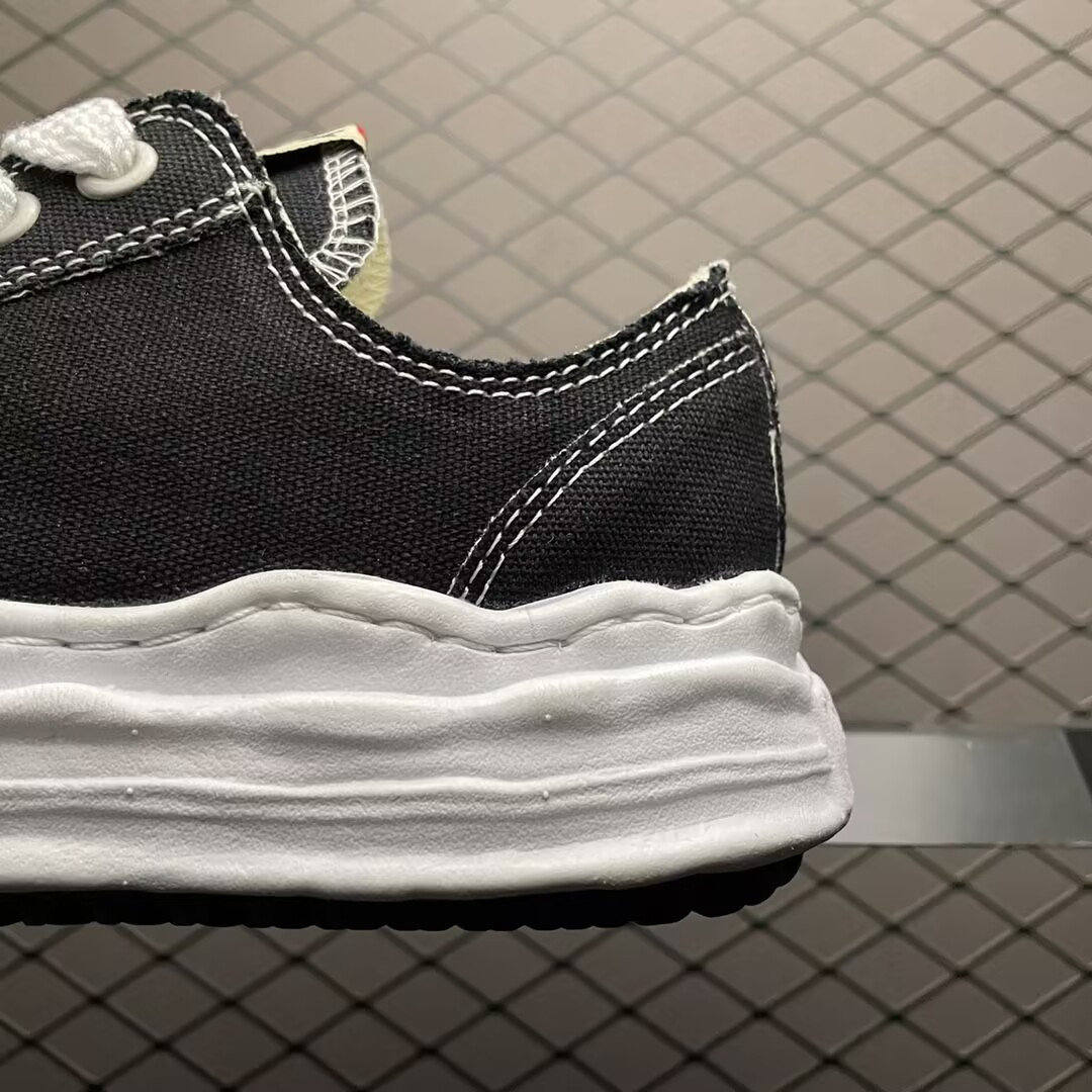 ua Ma*s*n mihara yasuhiro canvas low-top sneaker
