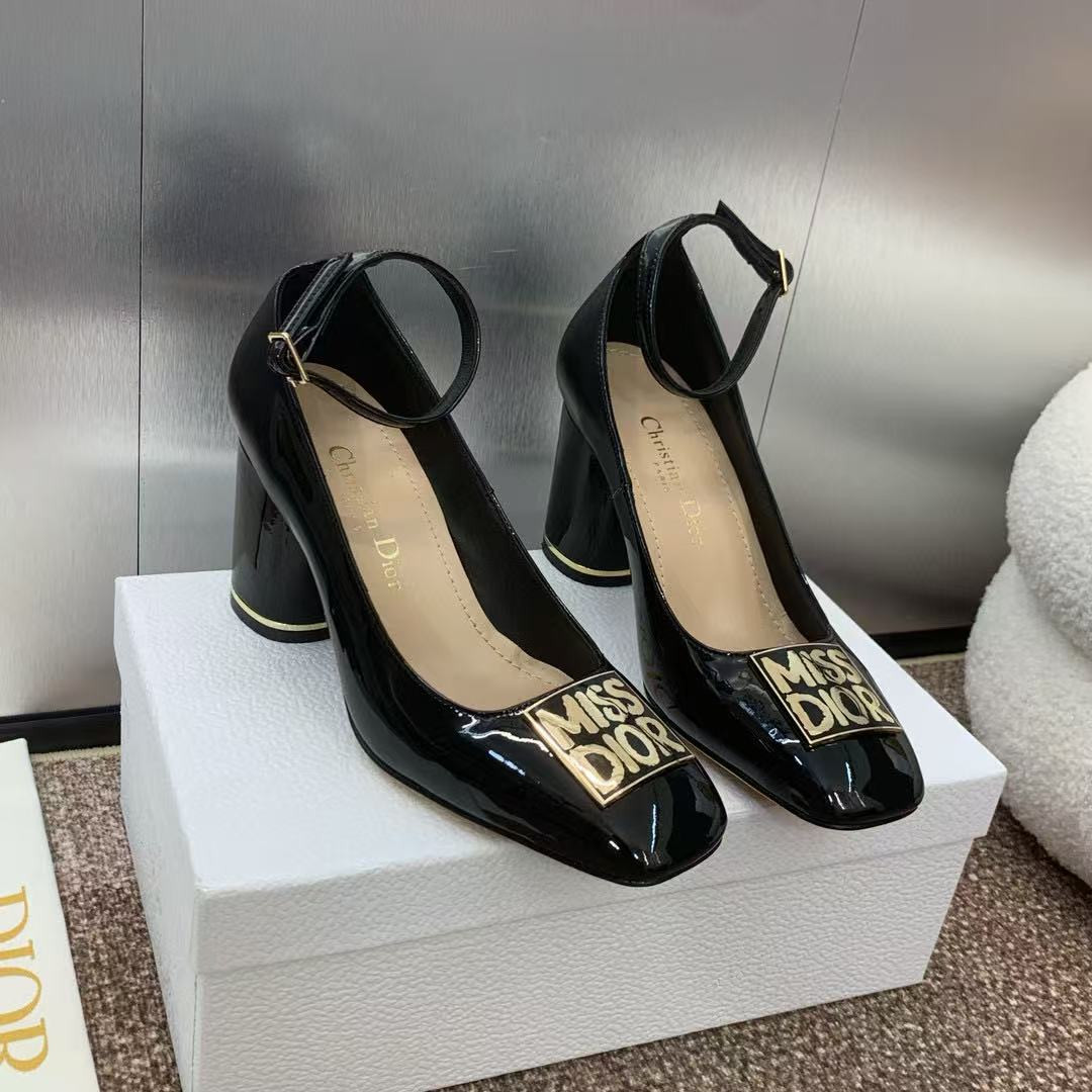 UA D*0r Miss D*0r Graffiti Pump