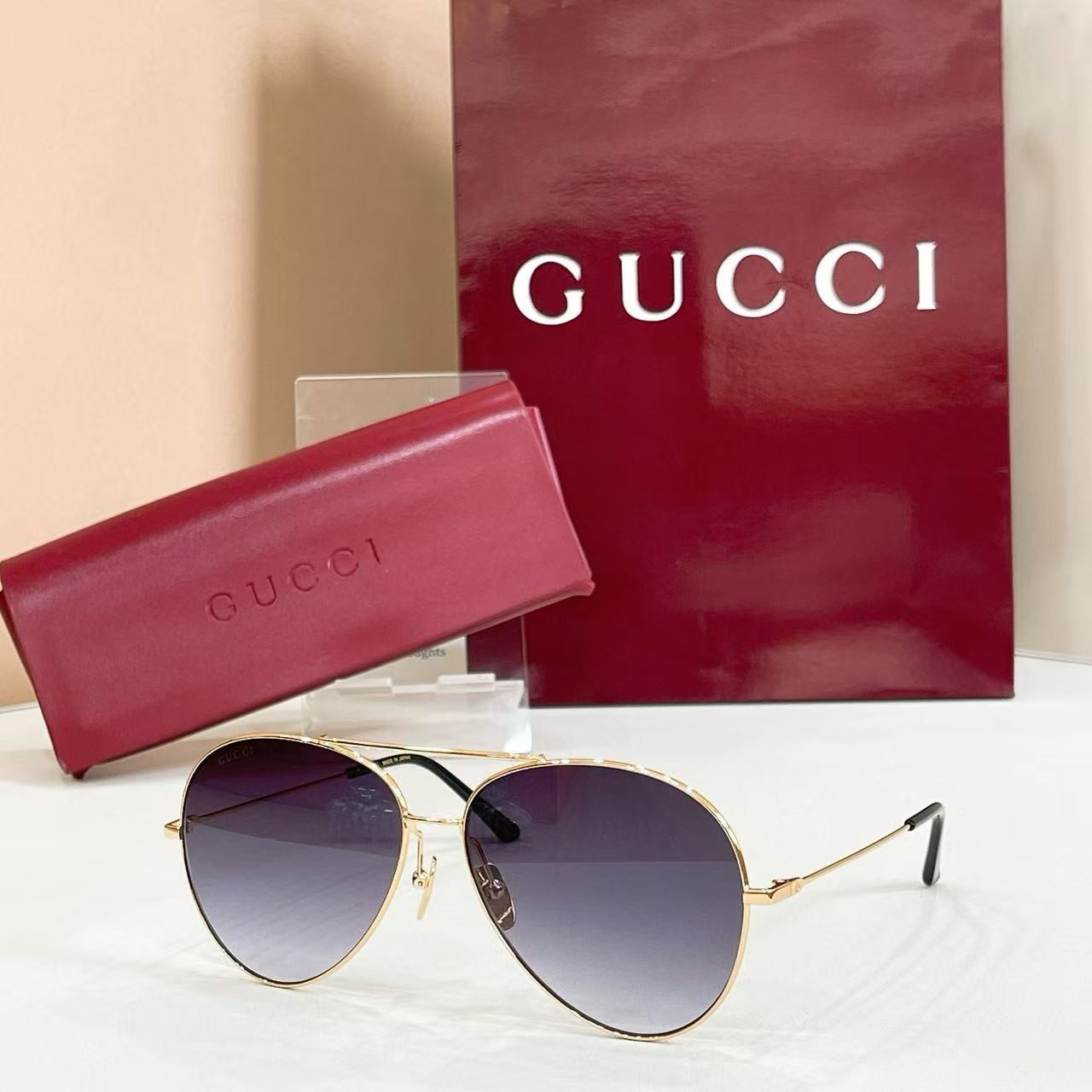 G*u*i glasses