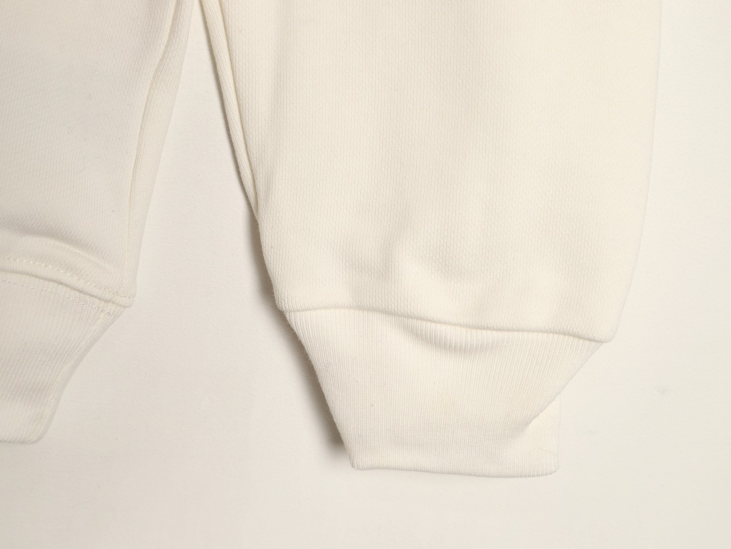 G*u*i 26ss hoodies