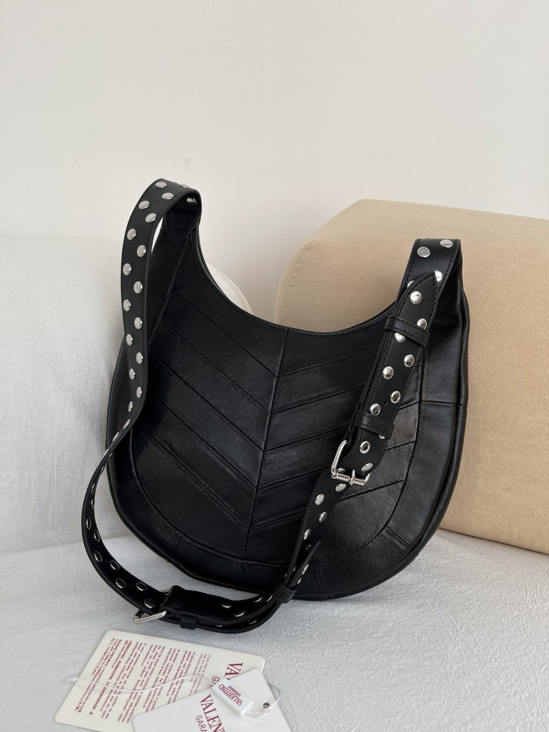 Va1e*ntin0 garavani hoboho small nappa leather hobo bag 28x21.5x3cm