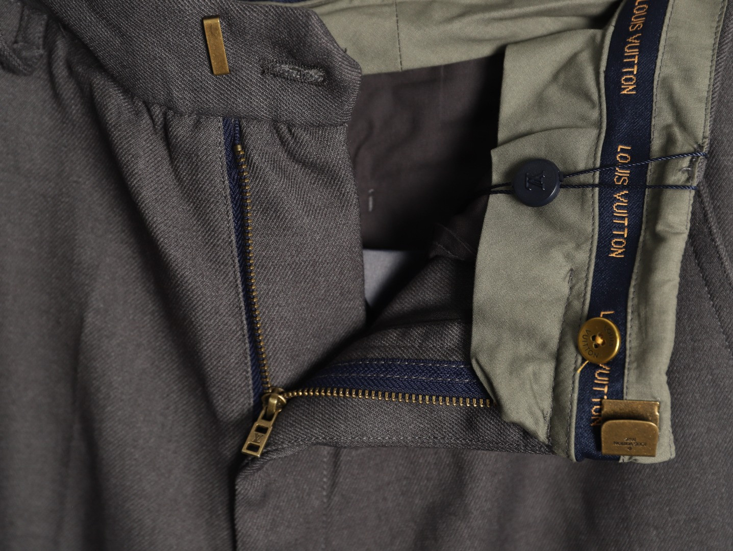 l0*is V*t0n lv 26ss pants suit