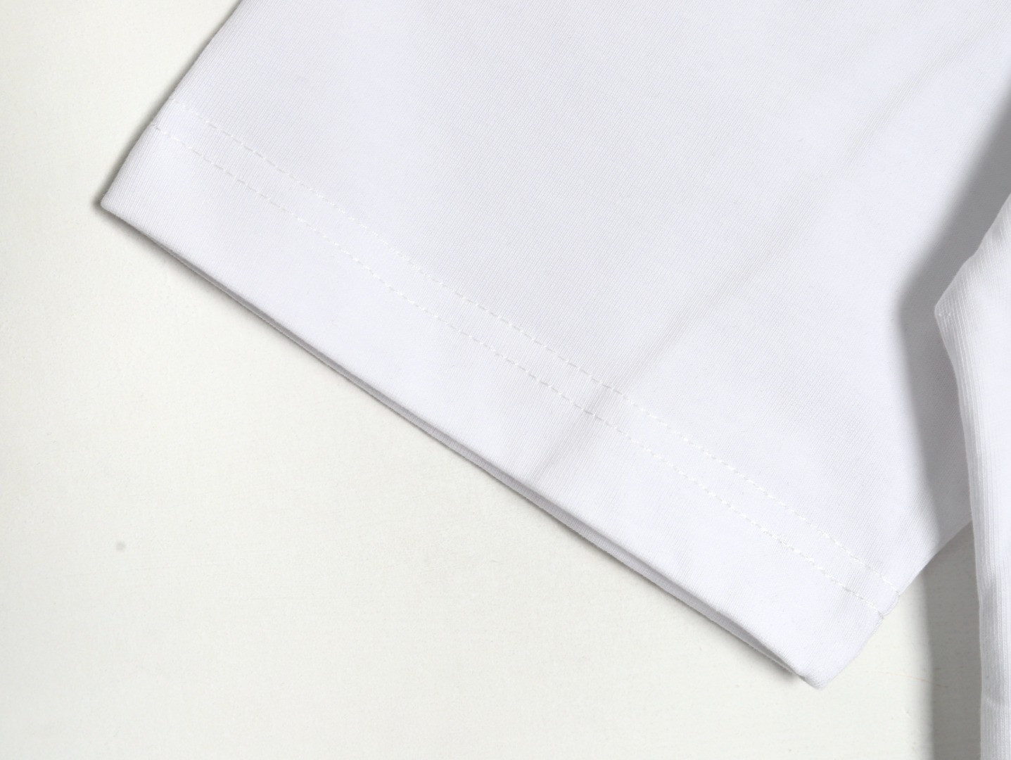 D*or short-sleeved t-shirt