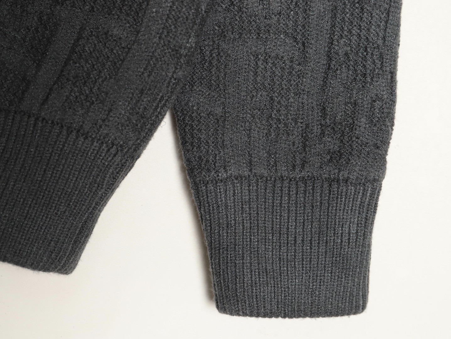 D*0r CD 25ss Sweaters
