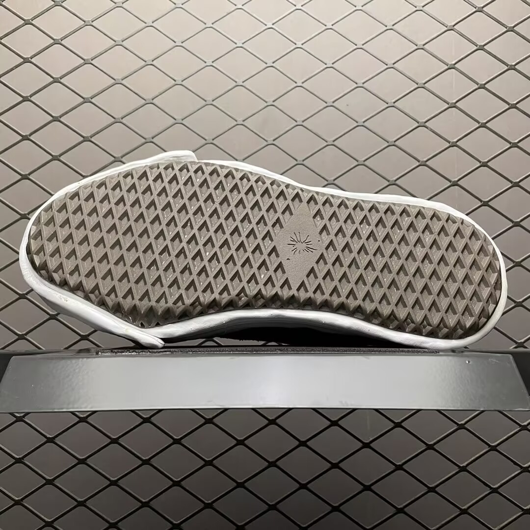 ua Ma*s*n mihara yasuhiro canvas low-top sneaker