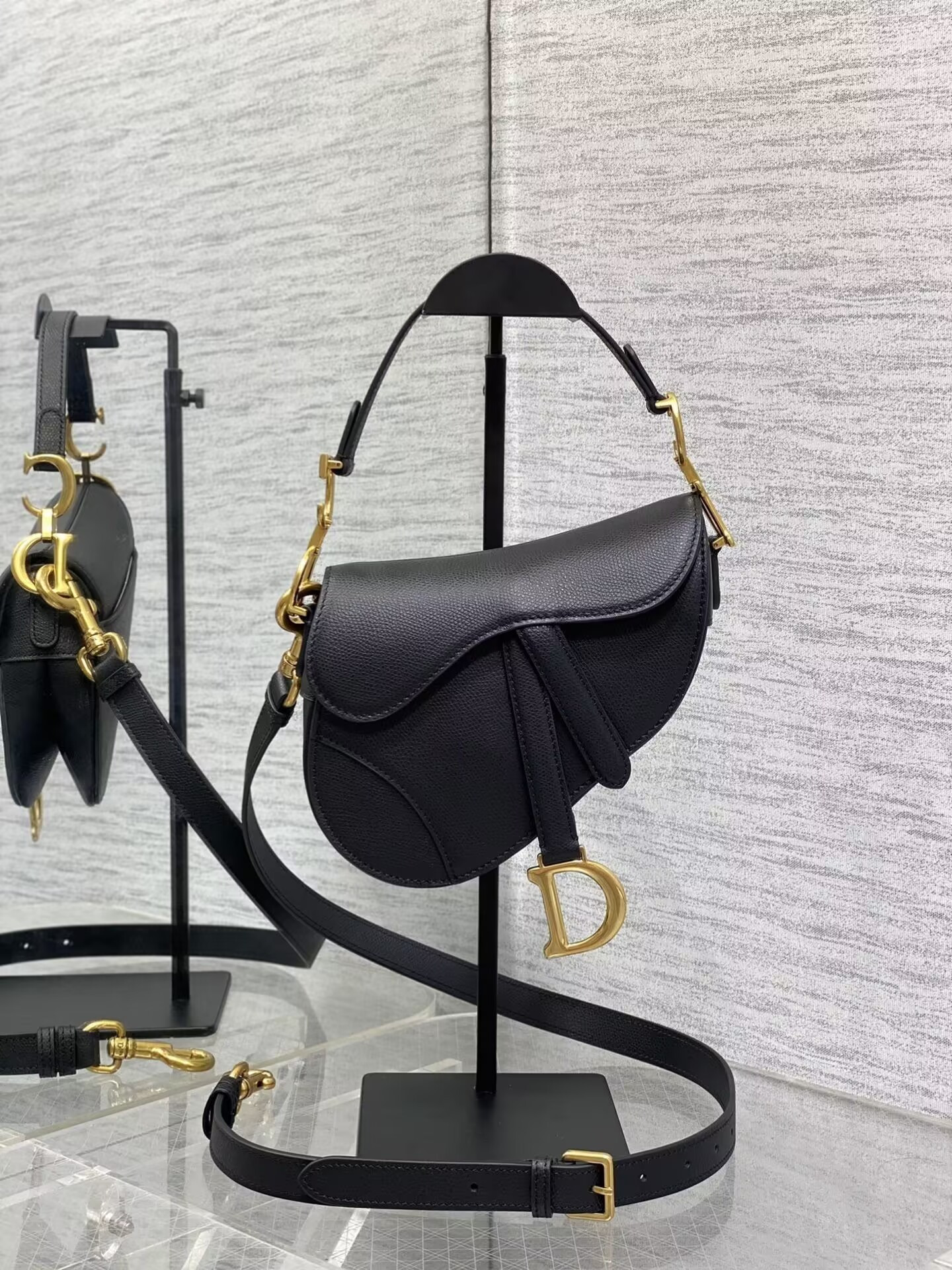 D*0r MINI SADDLE BAG WITH STRAP Black Grained Calfskin 19 x 16 x 5 cm