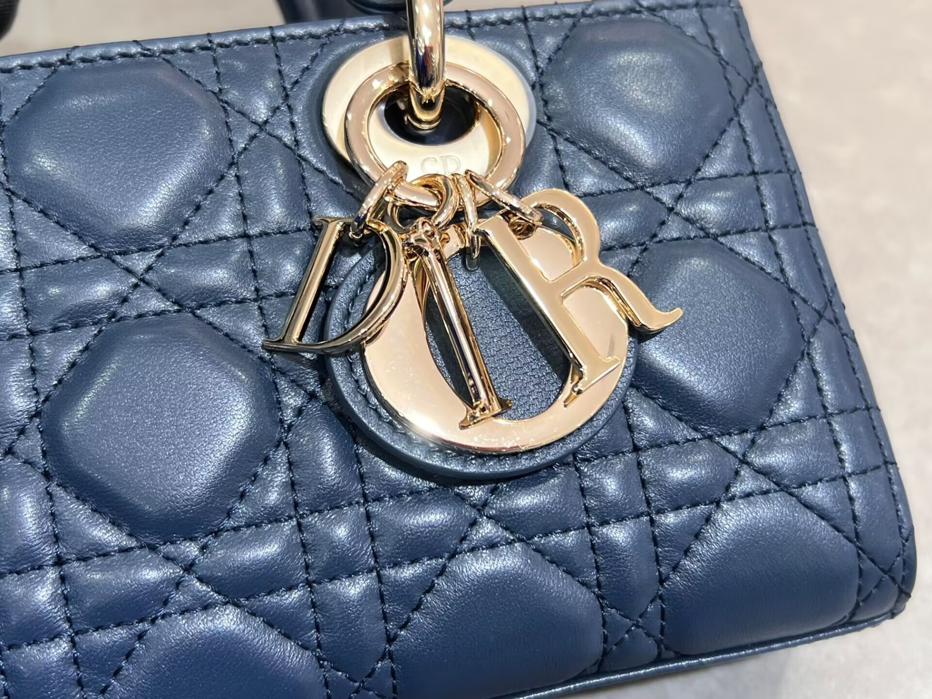 D*0r SAMLL D-JOY BAG 22.5 x 6 x 11.5CM