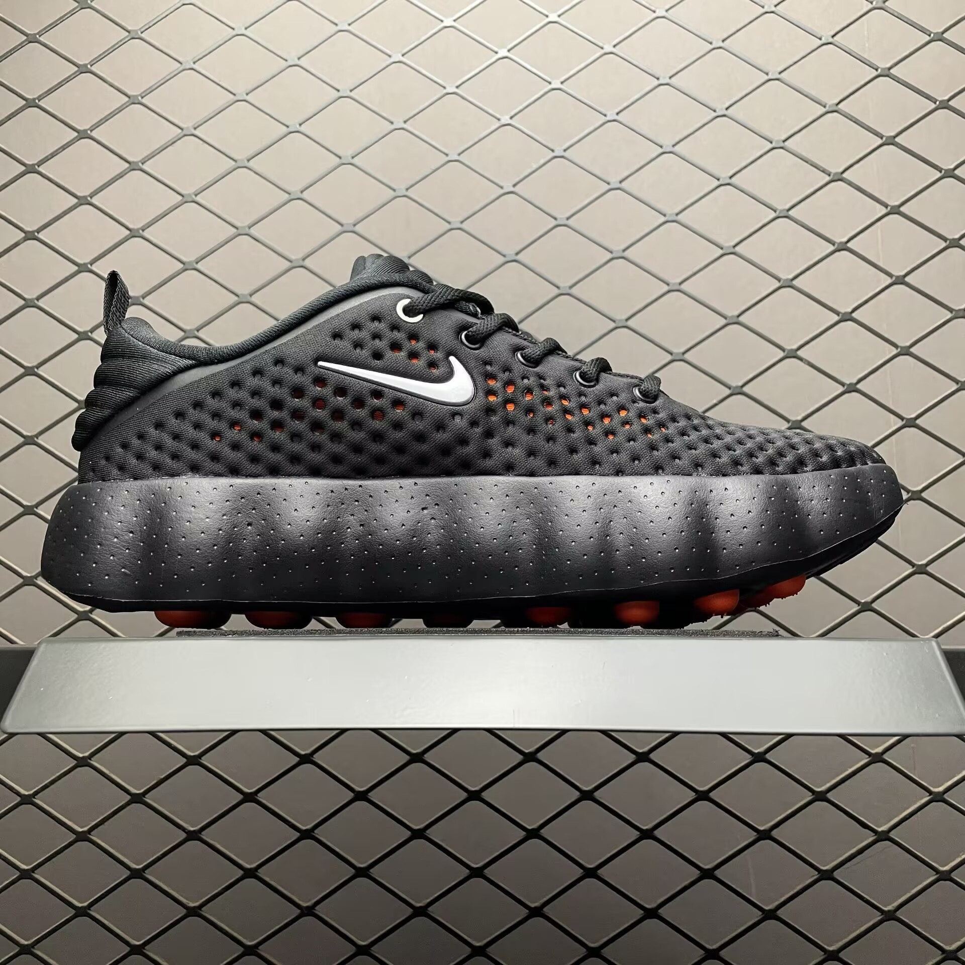 UA Nike Mind 002