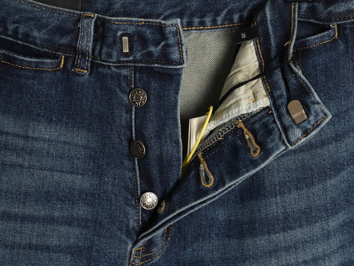G*u*i jeans