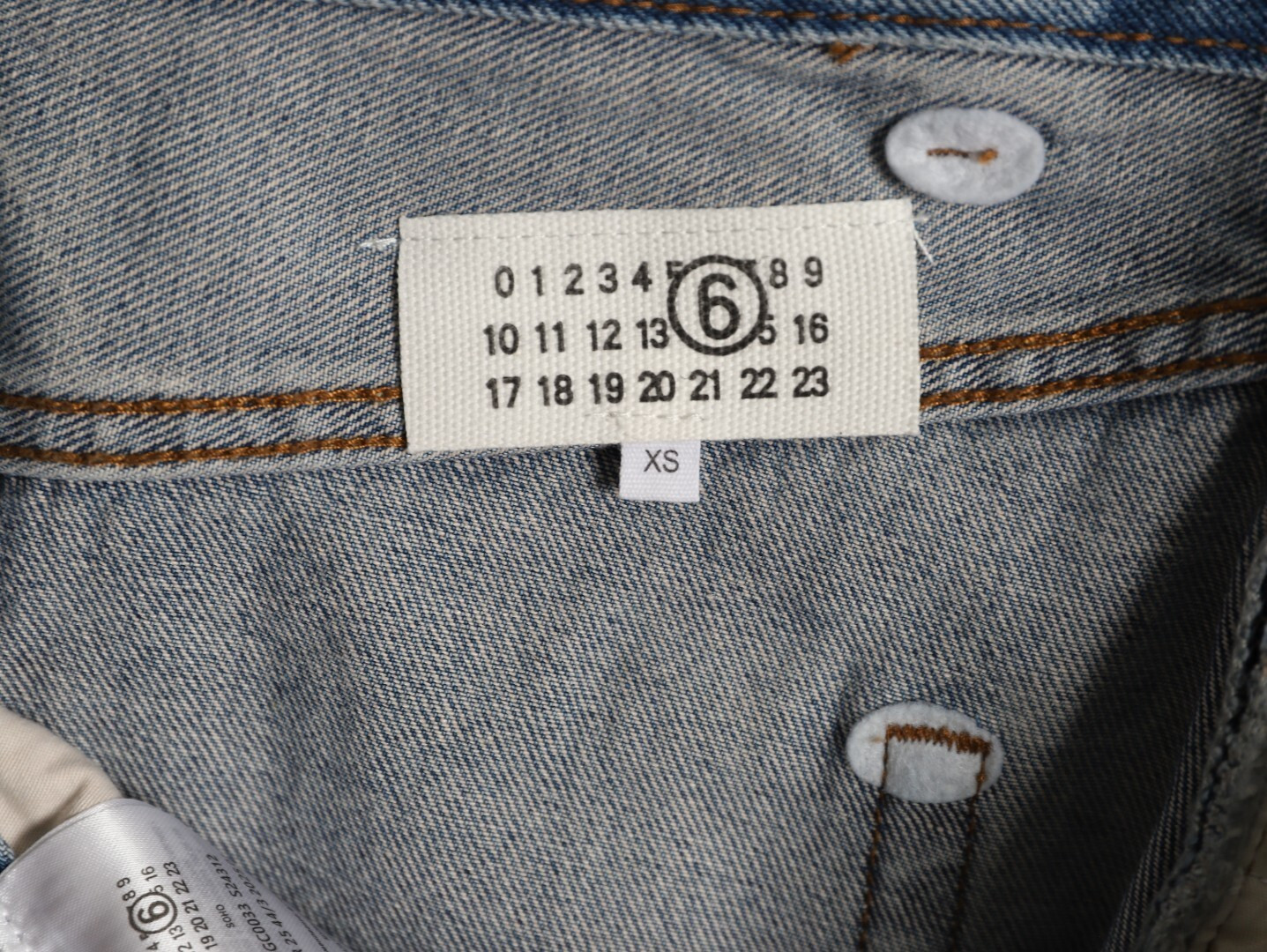 ma*s*n Ma*i*la mm6 jeans