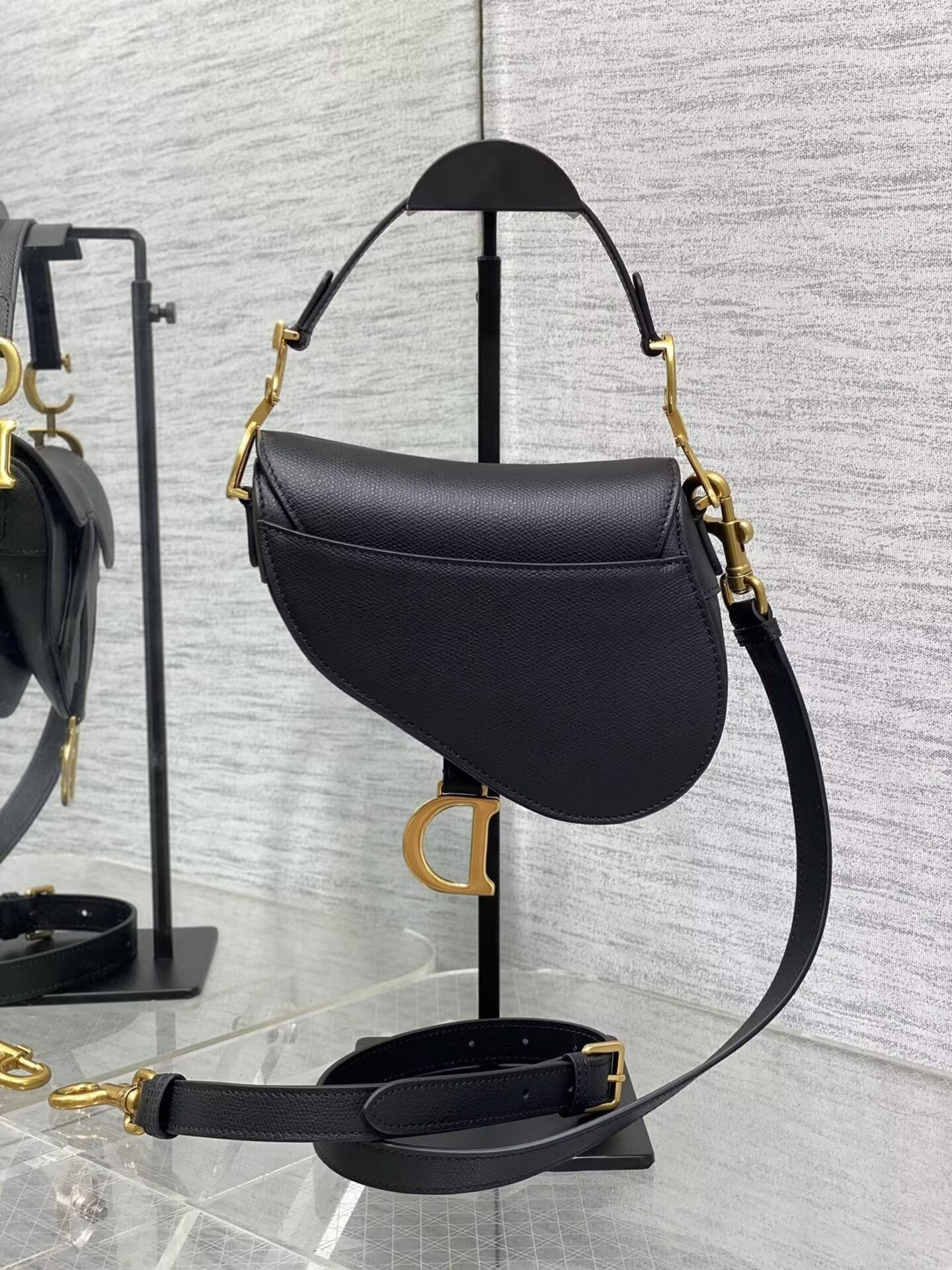 D*0r MINI SADDLE BAG WITH STRAP Black Grained Calfskin 19 x 16 x 5 cm