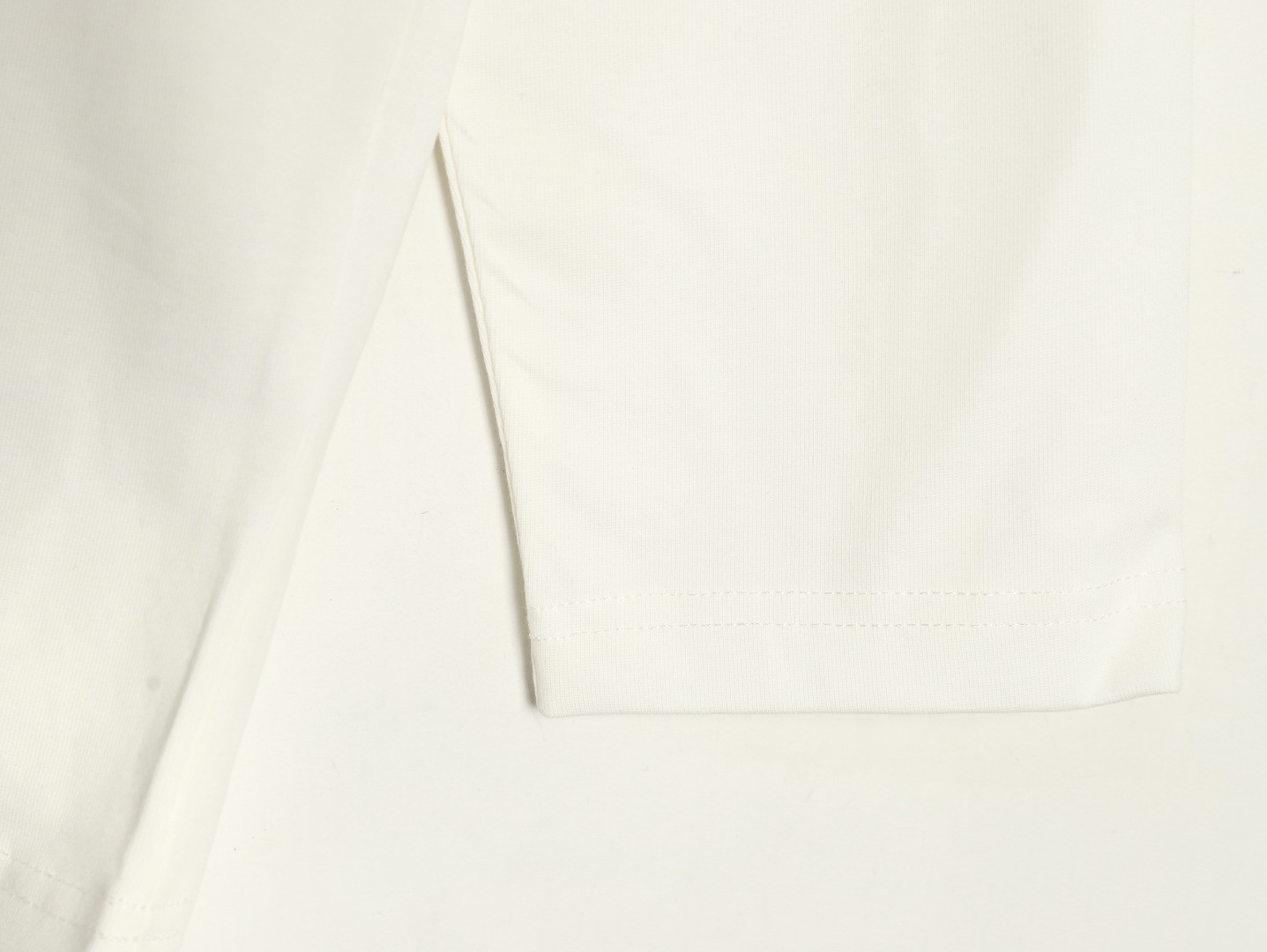 D*or long-sleeved t-shirt